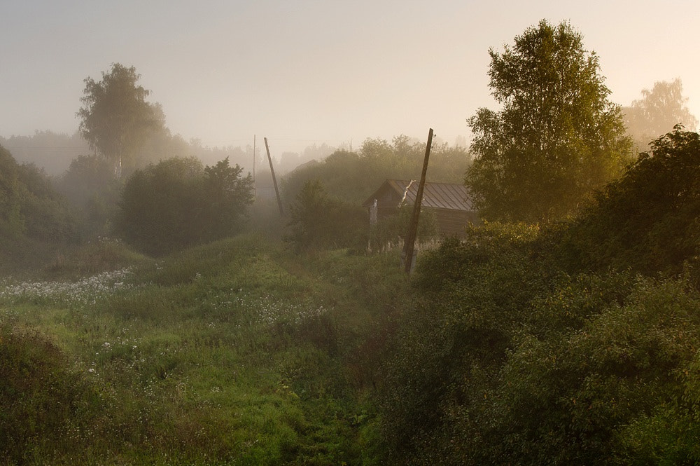 Sony Alpha NEX-5N + Sony E 18-200mm F3.5-6.3 OSS sample photo. Early morning in village photography