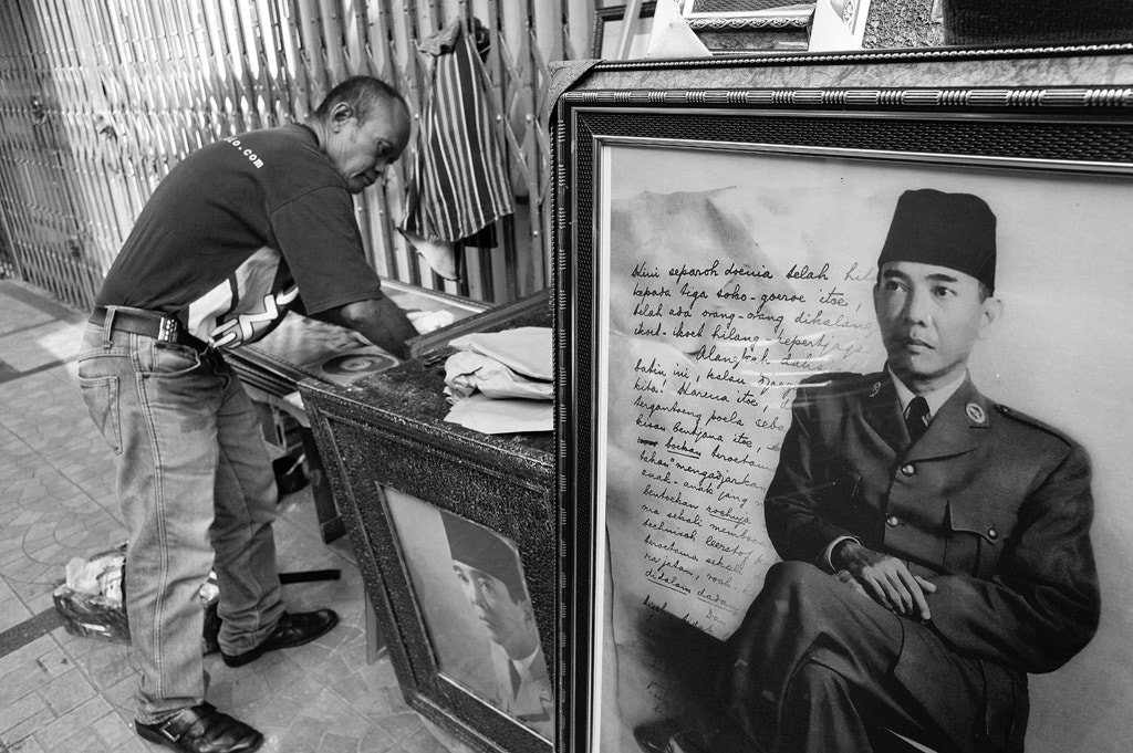 Leica M9 + Leica Elmarit-M 24mm F2.8 ASPH sample photo. Alkateri street, bandung photography