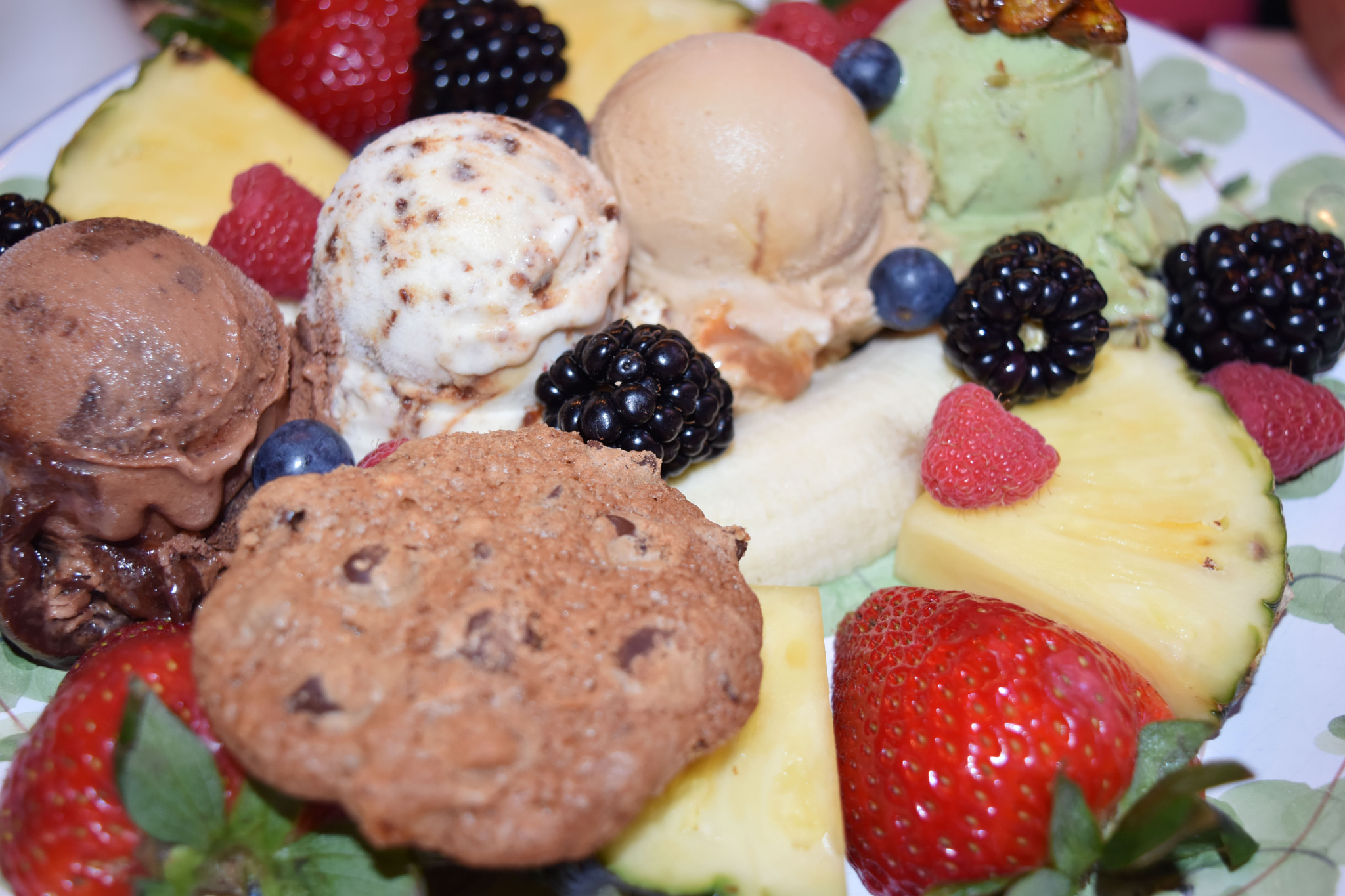 AF Zoom-Nikkor 24-50mm f/3.3-4.5 sample photo. Banana split photography