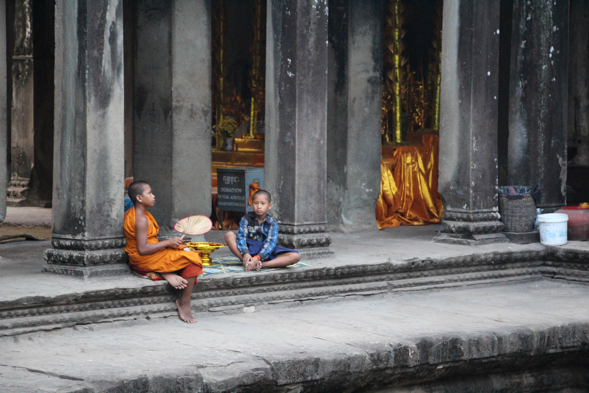 Canon EF-S 18-135mm F3.5-5.6 IS STM sample photo. Monk of angkor wat photography