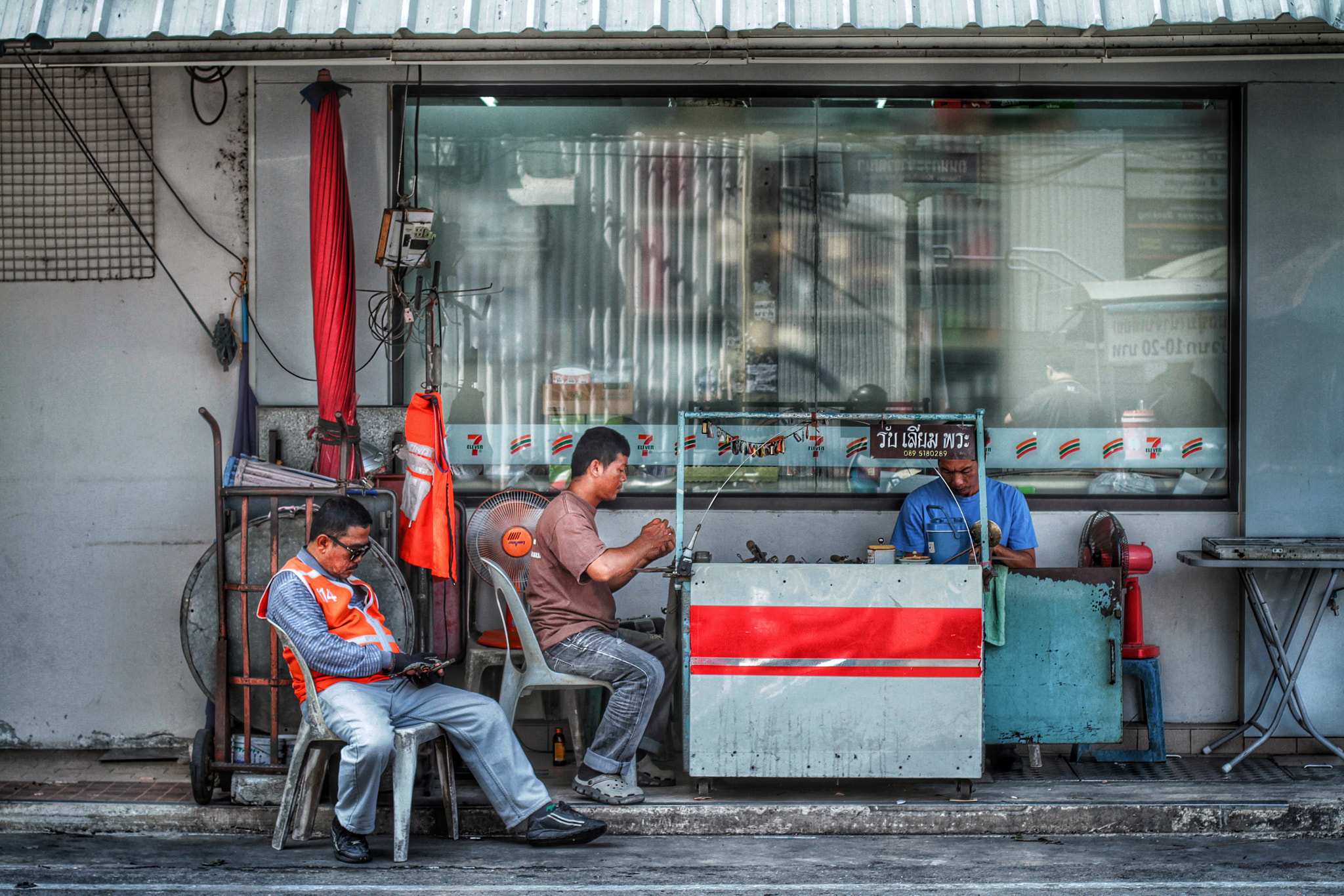 Canon EOS 7D + Canon EF 50mm F1.4 USM sample photo. # ร อ ง า น # ดี ก ว่ า ? photography