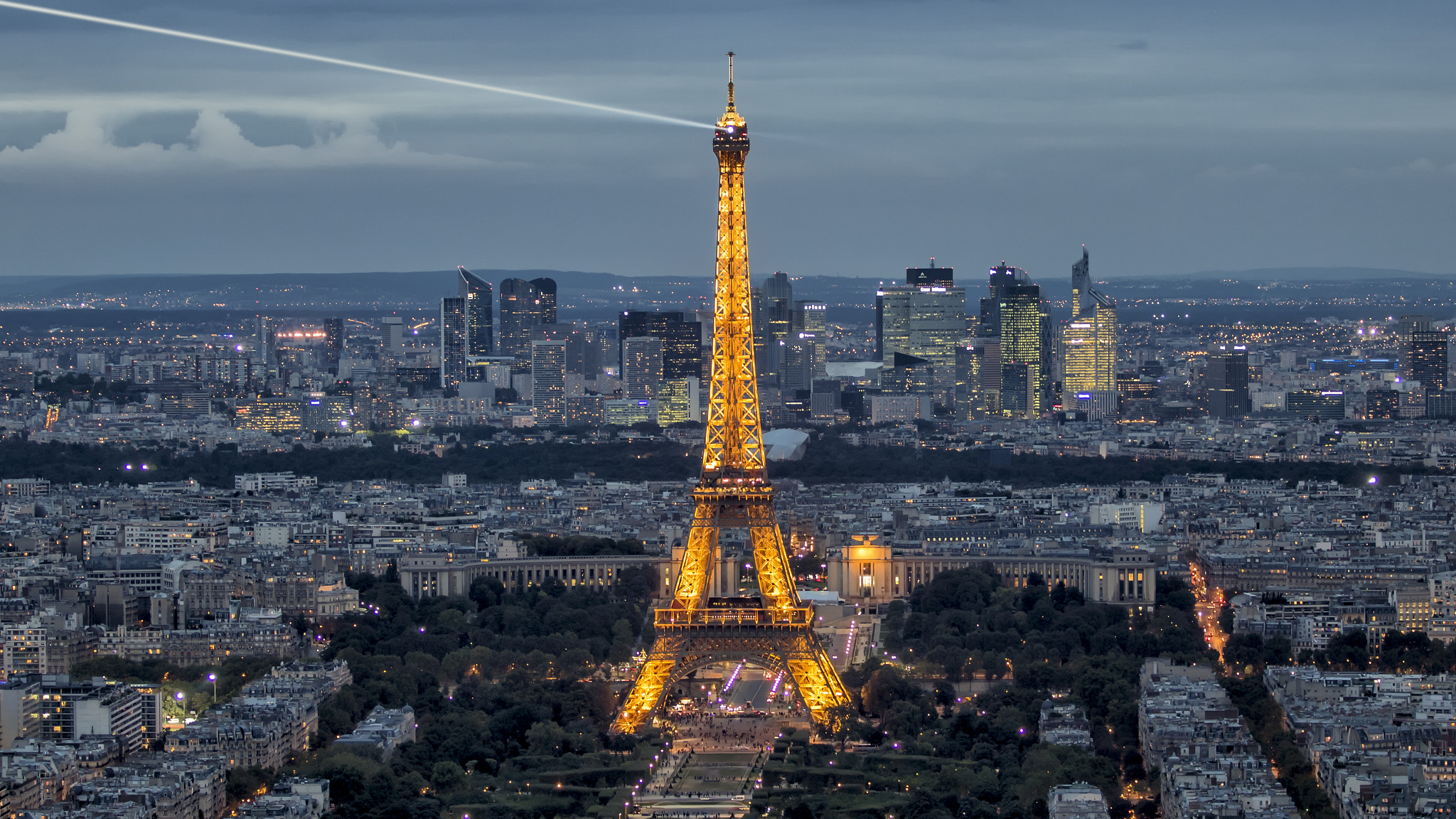 Canon EOS 750D (EOS Rebel T6i / EOS Kiss X8i) + Canon EF 70-200mm F4L USM sample photo. Eiffel tower photography