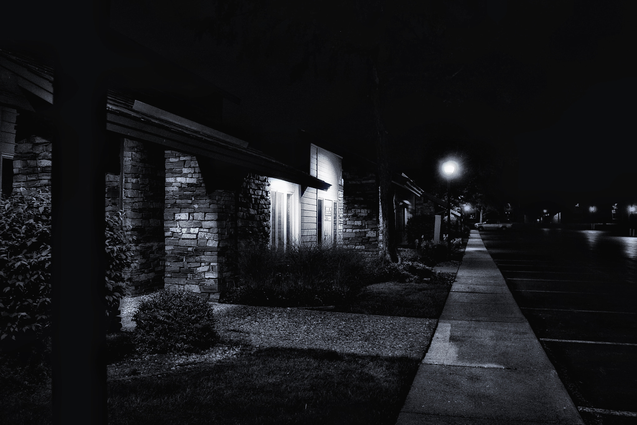 Canon EF-S 18-55mm F3.5-5.6 IS sample photo. Night on east side. photography
