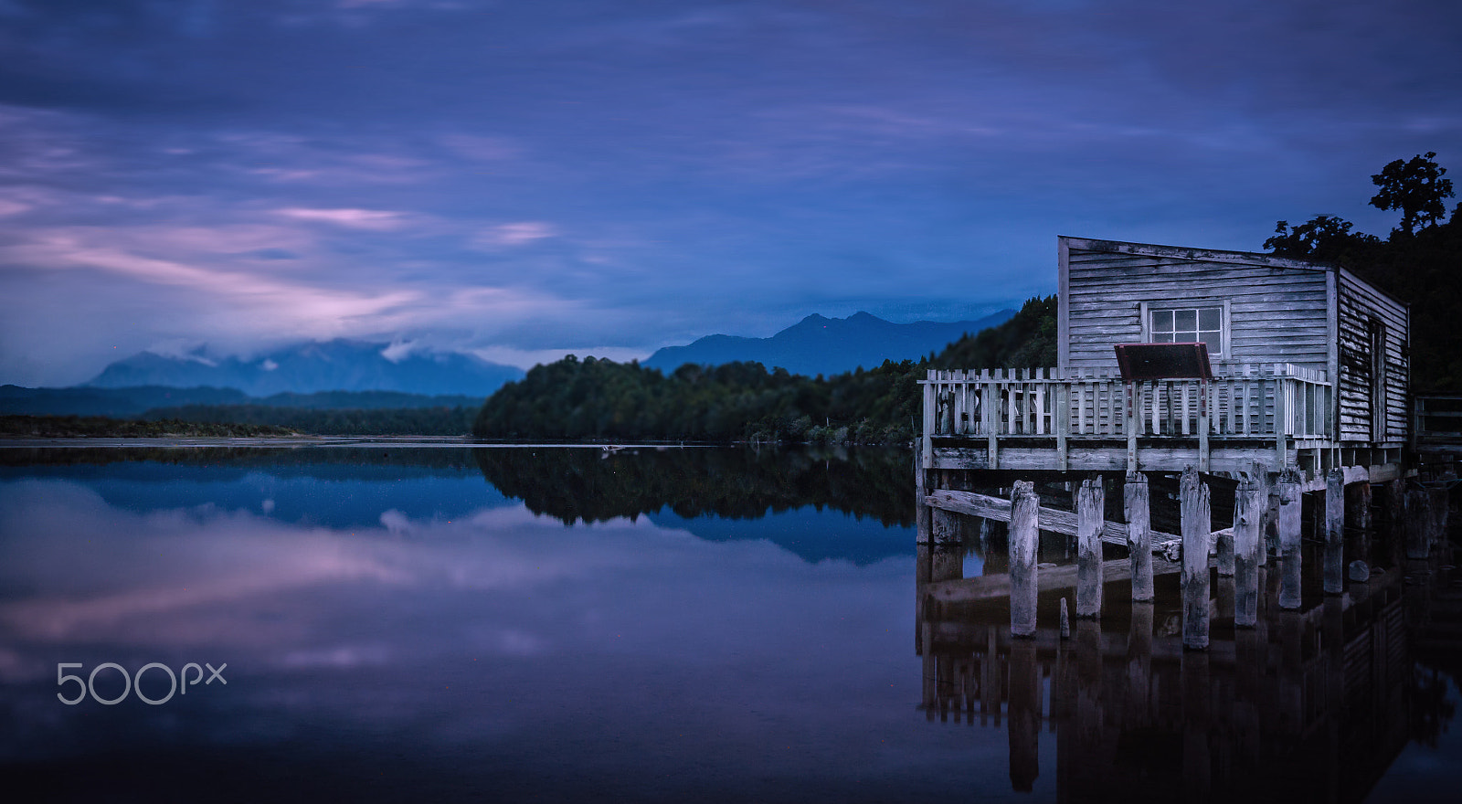 Panasonic Lumix DMC-G5 + Panasonic Lumix G 20mm F1.7 ASPH sample photo. The fishing shack photography