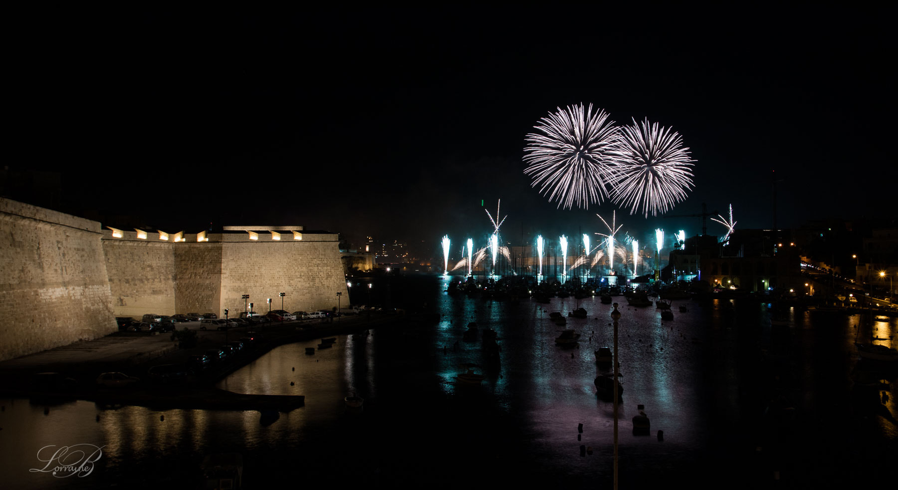 Canon EOS 5DS R + Canon EF 16-35mm F2.8L USM sample photo. Malta international firework festival photography