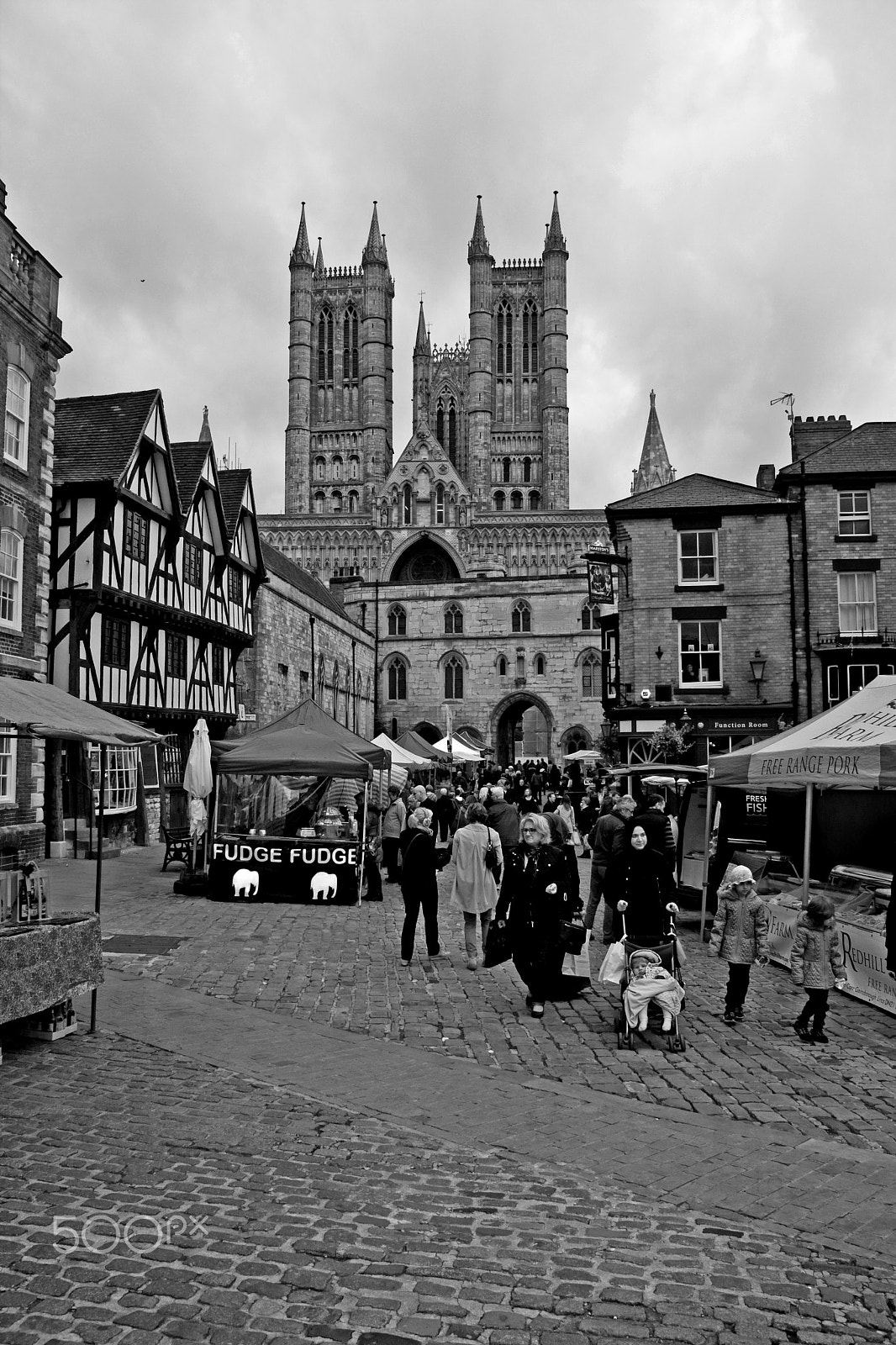 Canon EOS 40D sample photo. Lincoln street scene. photography