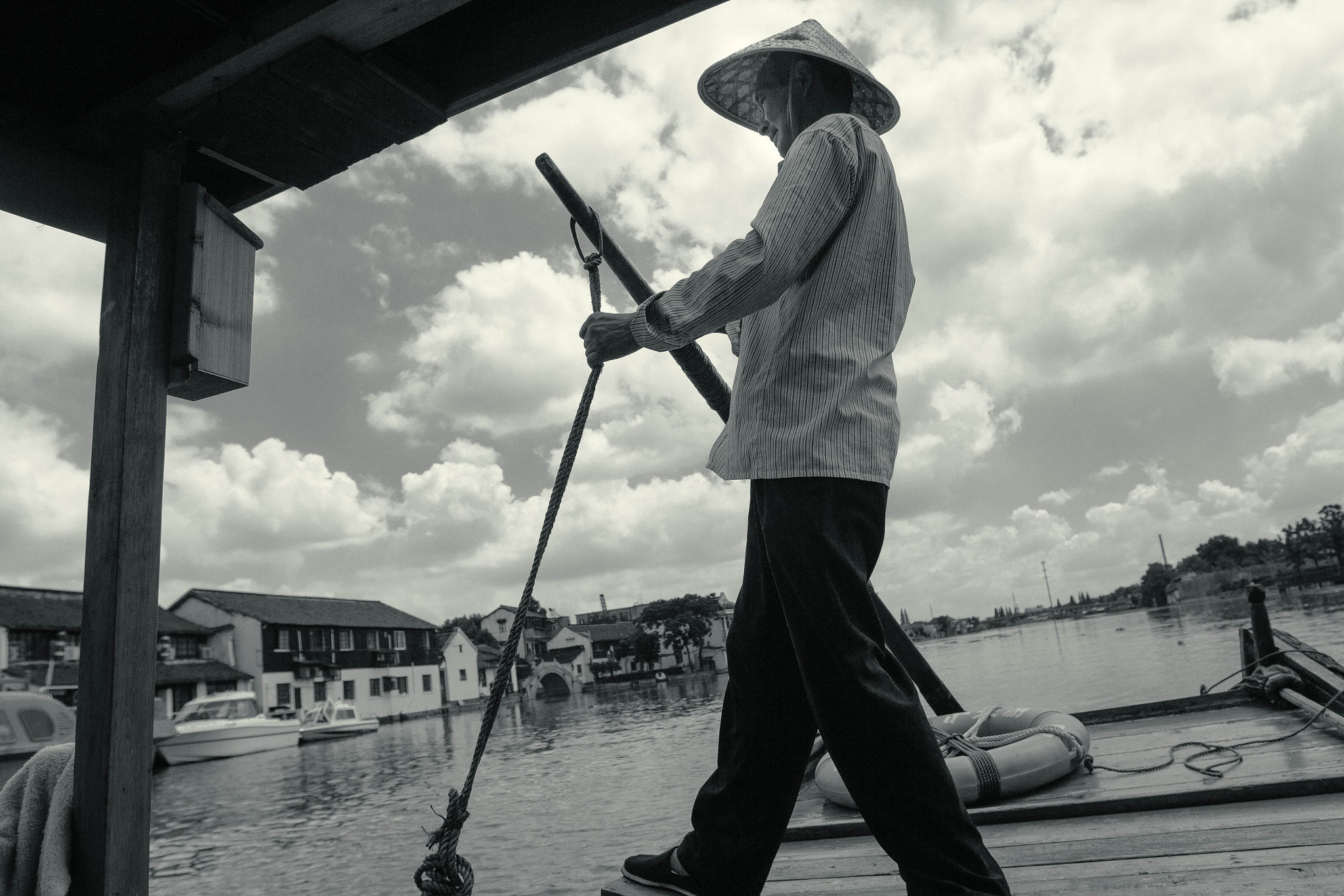 Canon EOS 650D (EOS Rebel T4i / EOS Kiss X6i) + Canon EF 16-35mm F2.8L USM sample photo. Boat rider photography