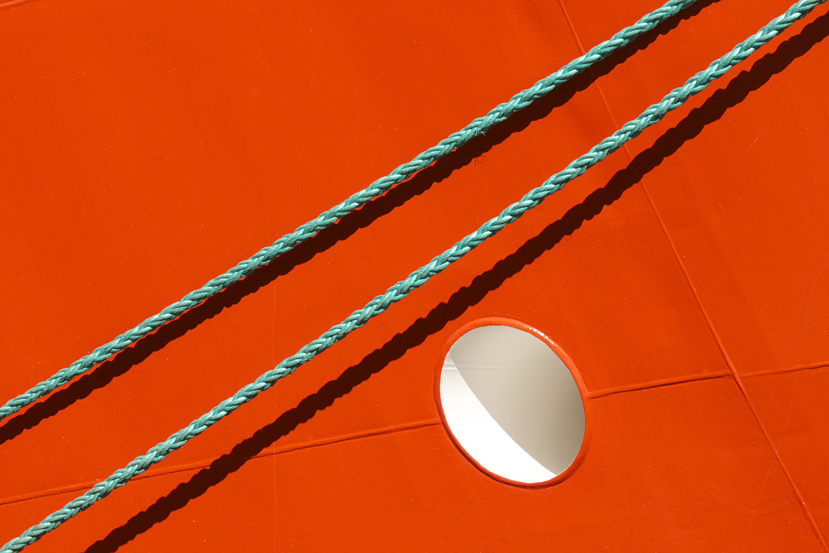 Sony 70-300mm F4.5-5.6 G SSM sample photo. Diagonal ropes photography
