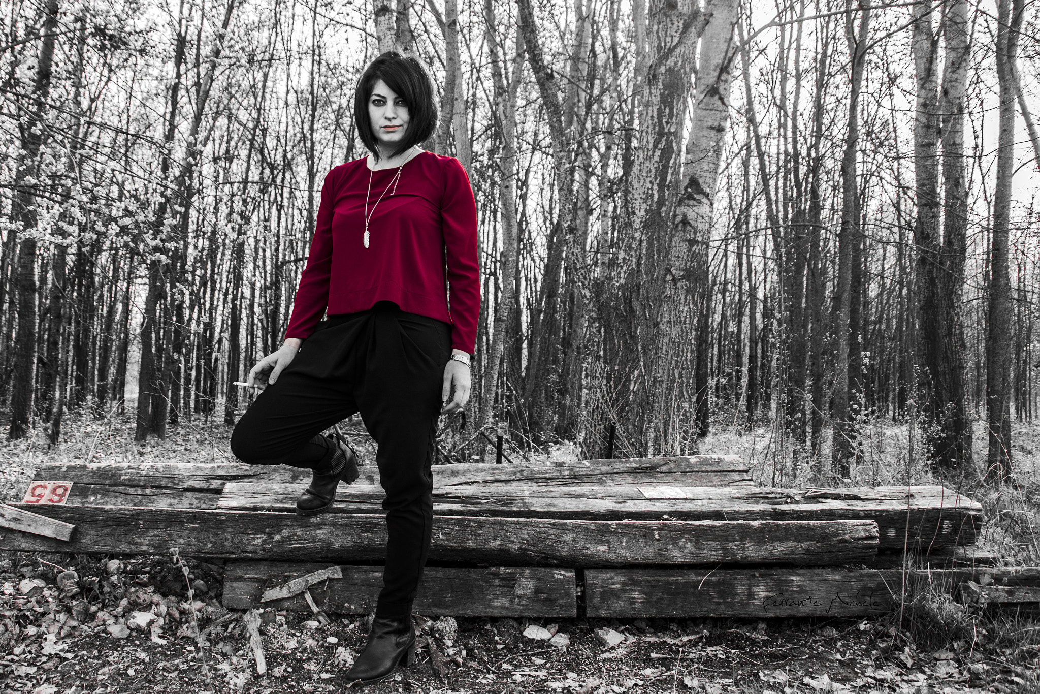 Canon EOS 760D (EOS Rebel T6s / EOS 8000D) + Canon TS-E 90mm F2.8 Tilt-Shift sample photo. Girl in the woods photography