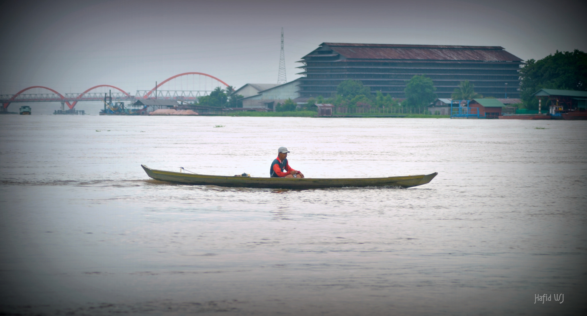 Nikon AF Nikkor 70-300mm F4-5.6G sample photo. Transportasi sungai. photography