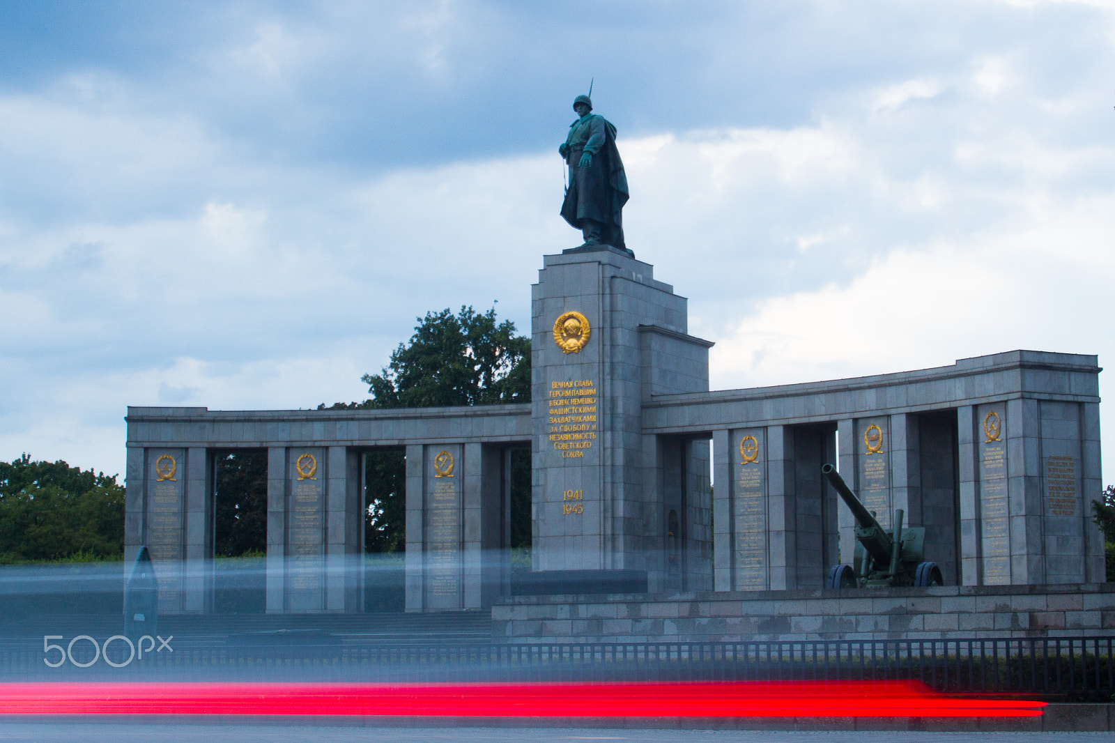 Canon EF 28-105mm f/3.5-4.5 USM sample photo. Soviet memorial photography
