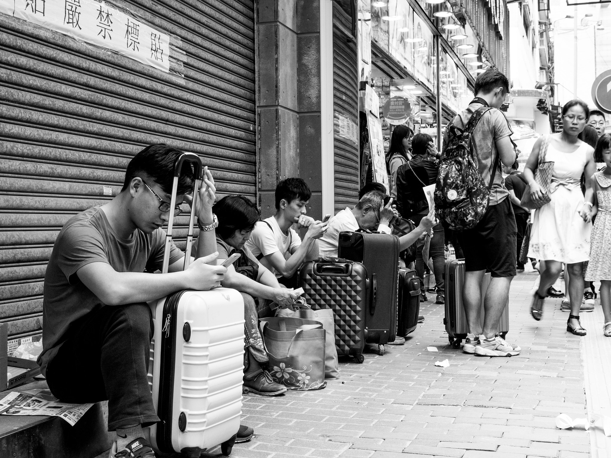 Olympus M.Zuiko Digital 25mm F1.8 sample photo. Tired chinese shoppers in hong kong photography