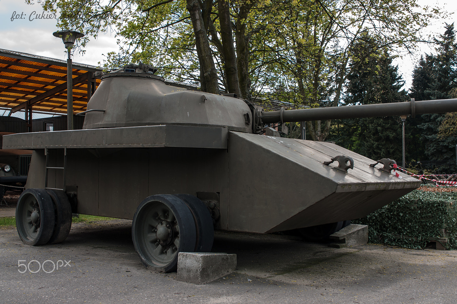 Sony Alpha DSLR-A700 + 24-70mm F2.8 sample photo. Old tank photography