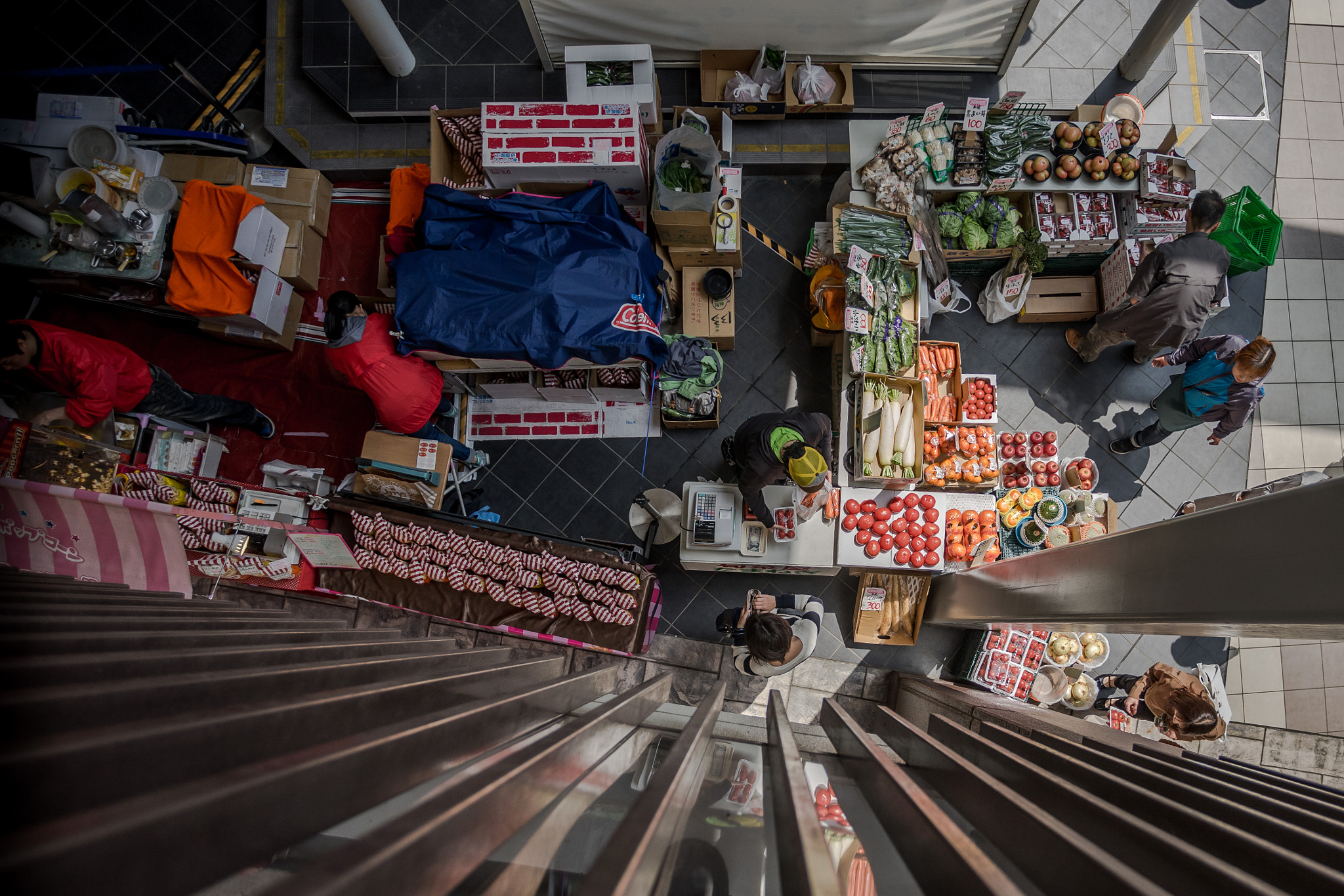 Sony a7 II + Canon EF 17-40mm F4L USM sample photo. Produce photography