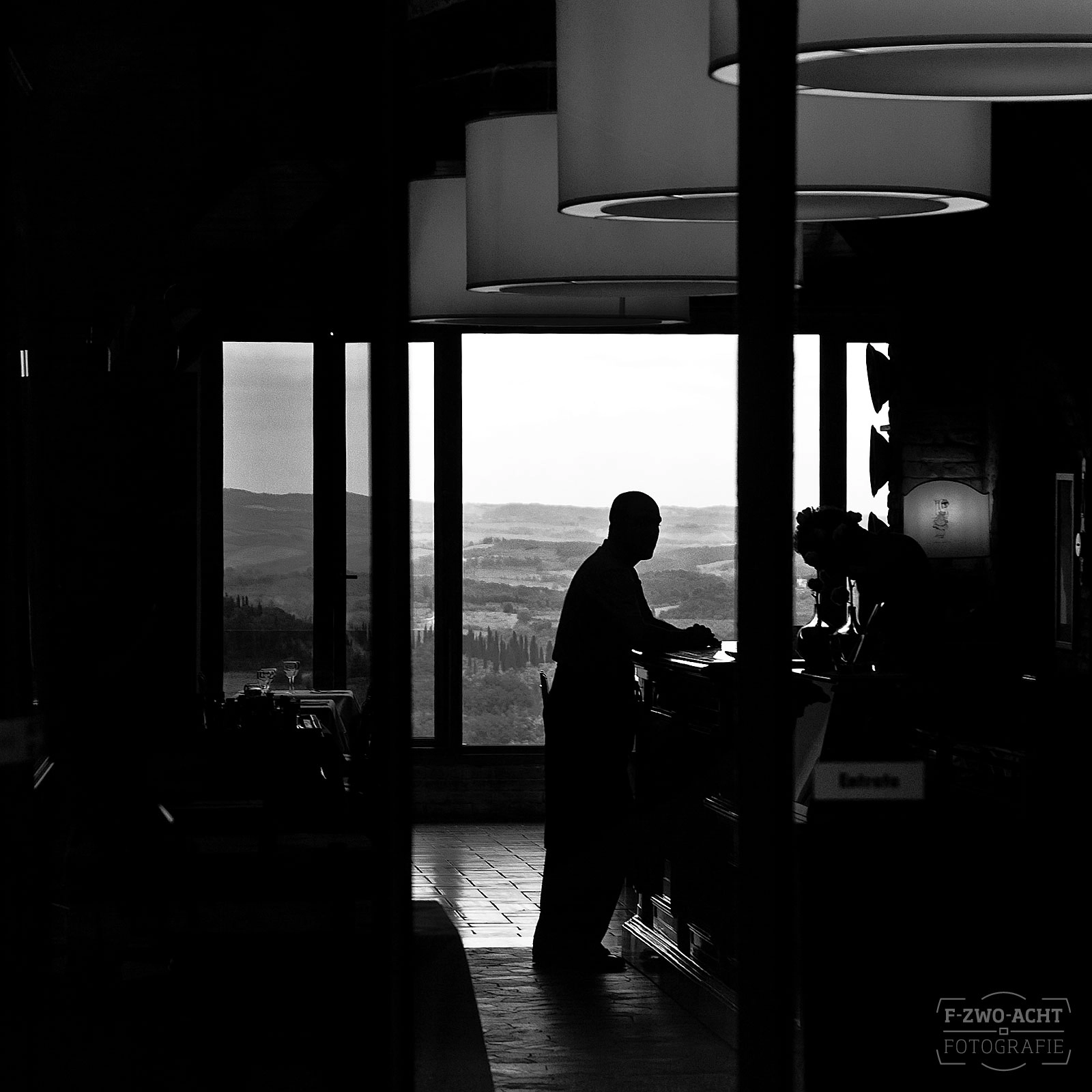 Nikon D70 + Nikon AF Nikkor 24-85mm F2.8-4D IF sample photo. A bar with a view photography