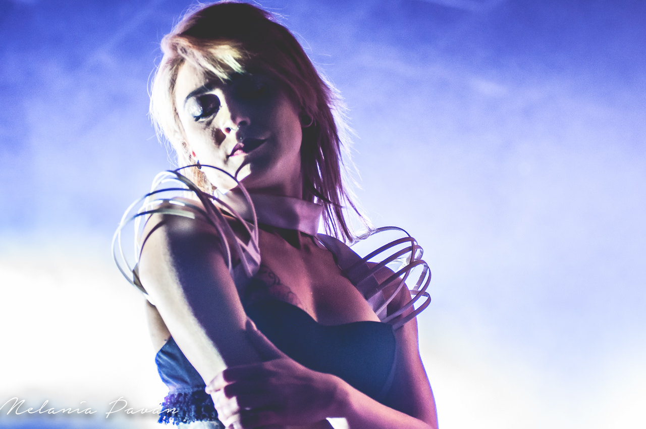 AF Zoom-Nikkor 80-200mm f/2.8 ED sample photo. She's a private dancer photography