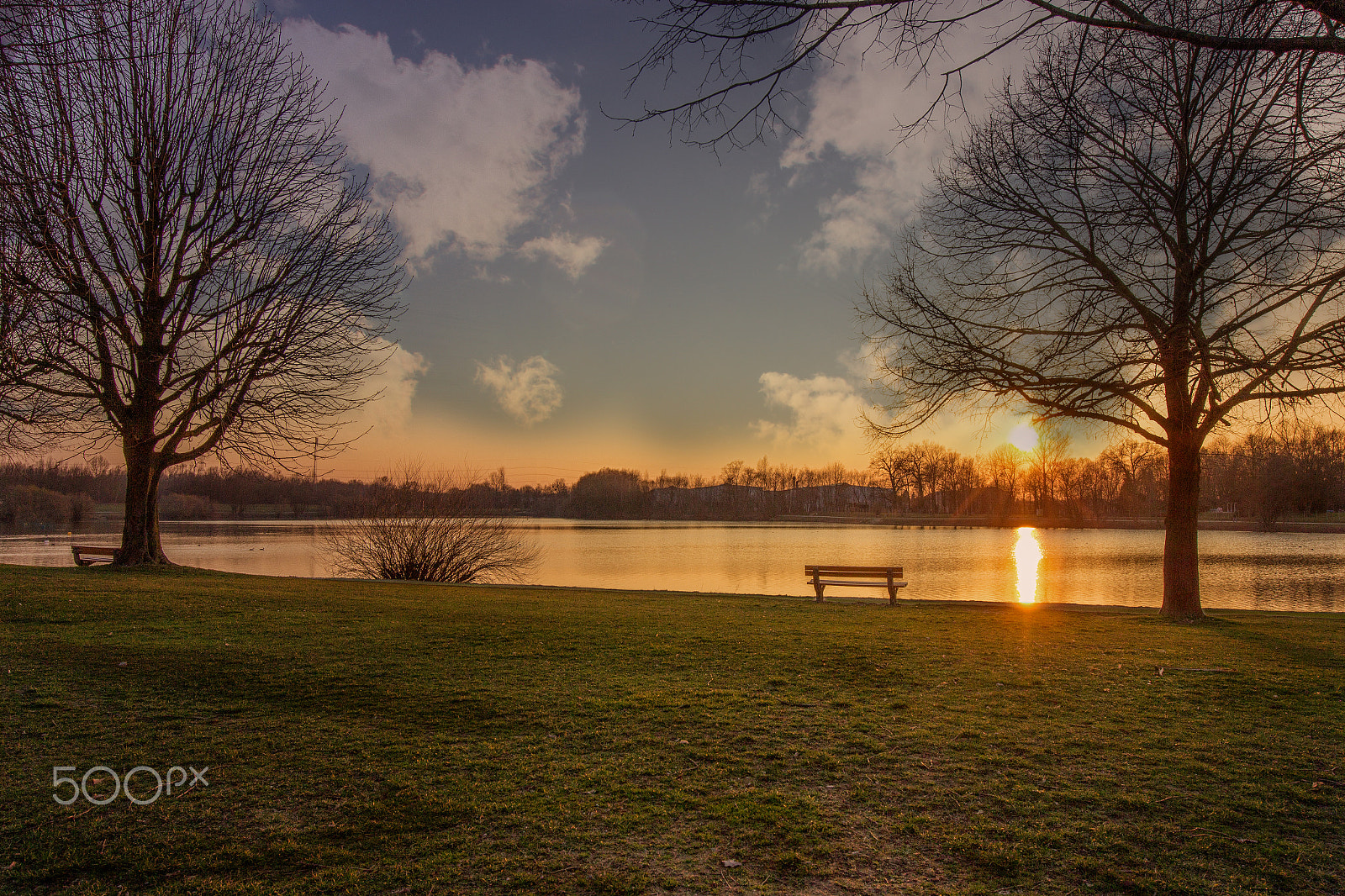 Canon EOS 600D (Rebel EOS T3i / EOS Kiss X5) + Canon EF 16-35mm F4L IS USM sample photo. Sunset at oedtsee, traun photography