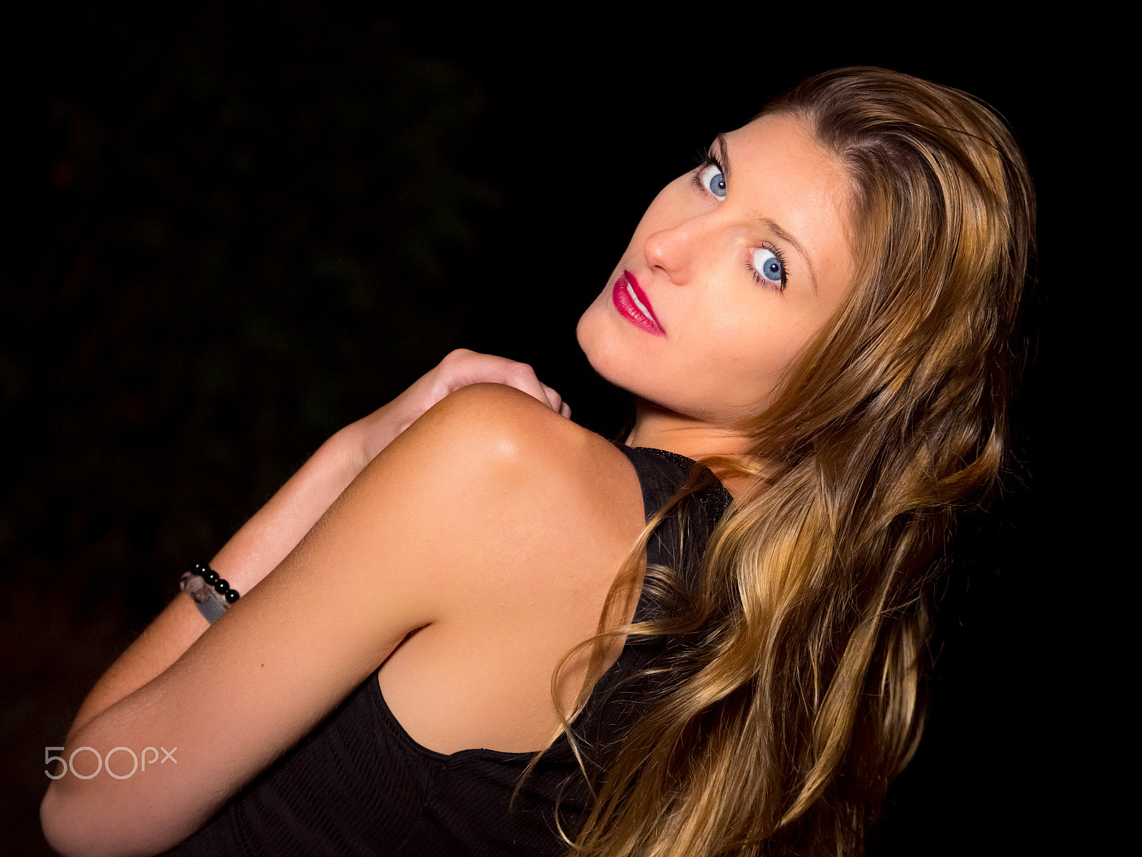 Panasonic Lumix DMC-GH3 sample photo. Blonde woman with blue eyes looking at camera over her shoulder photography