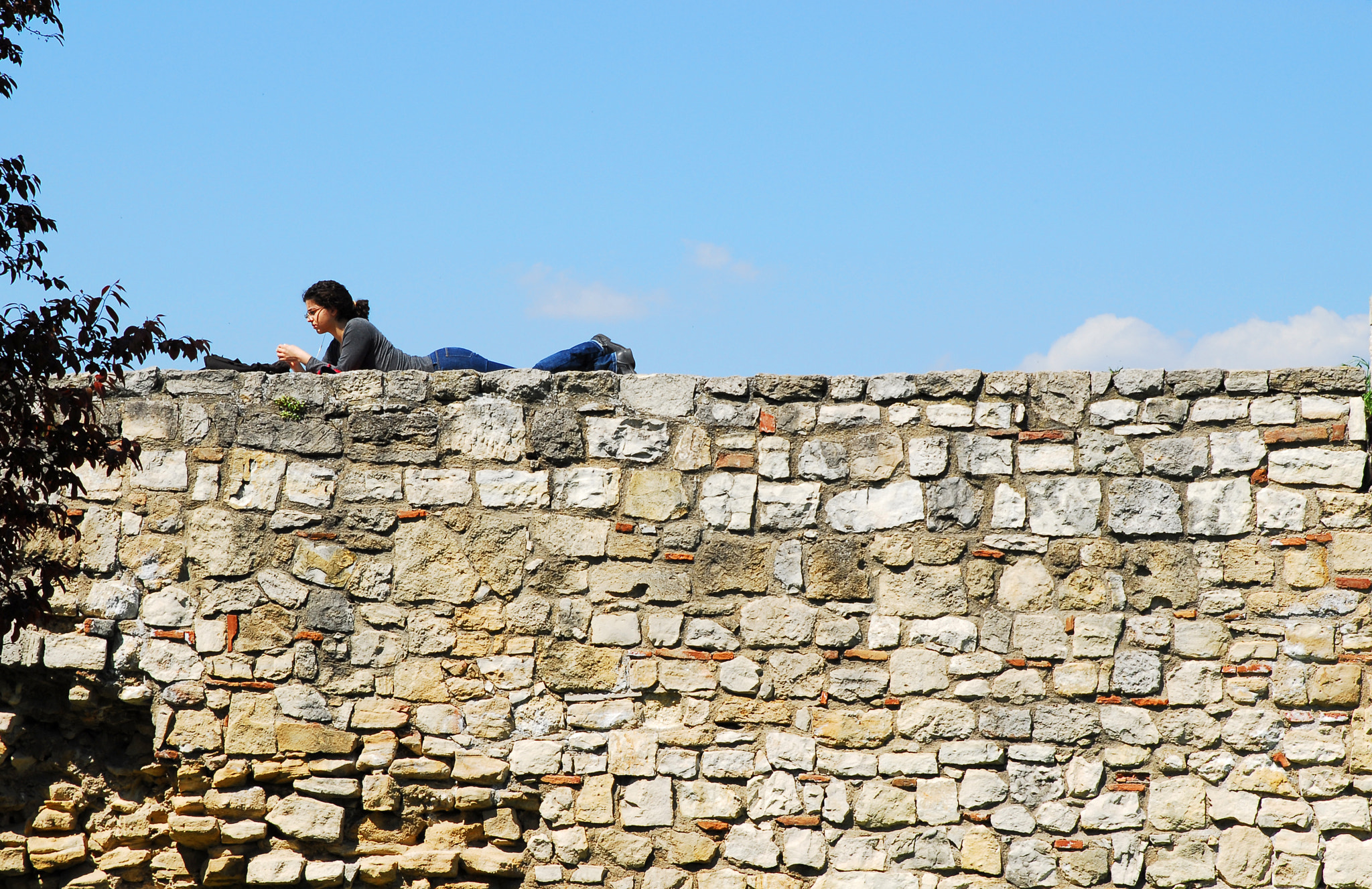 Nikon D200 sample photo. Reading on the wall photography