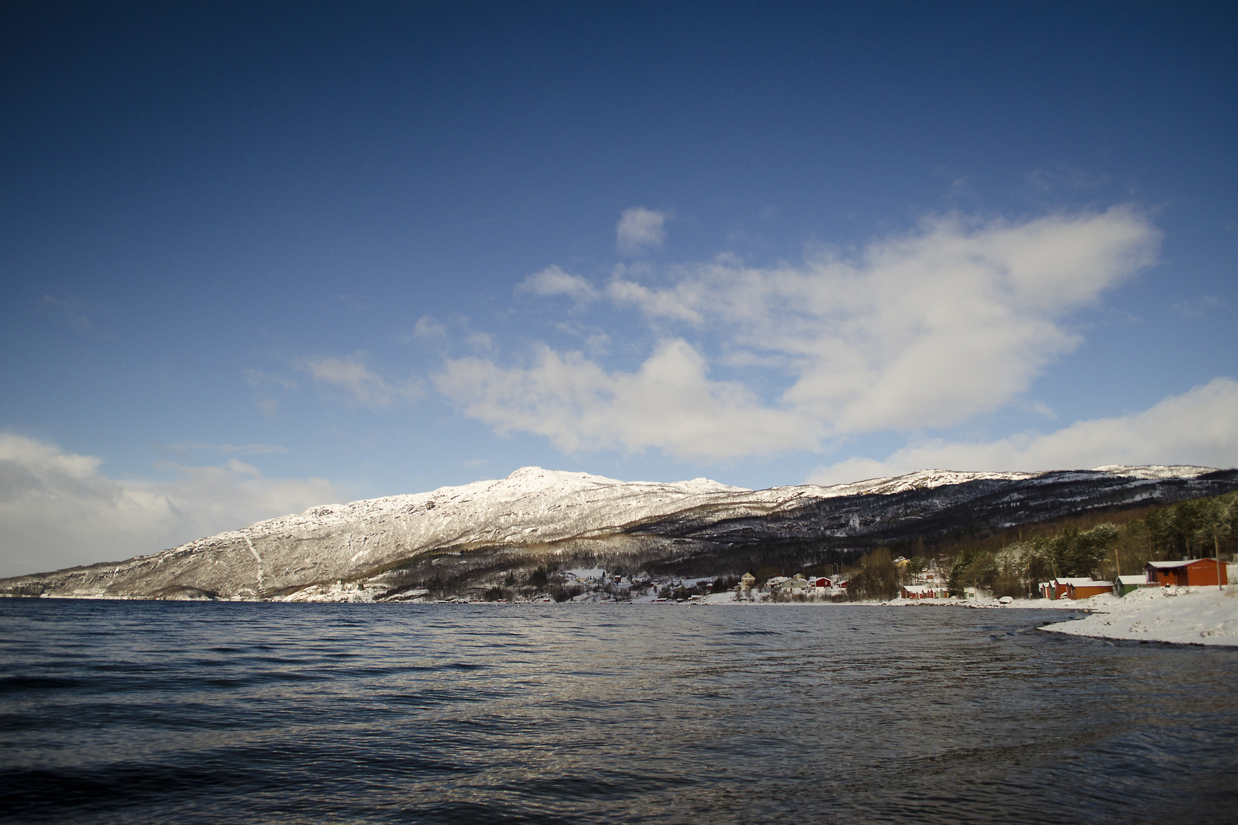 Nikon D5100 + PC Micro-Nikkor 85mm f/2.8D sample photo. A norwegian fjord photography