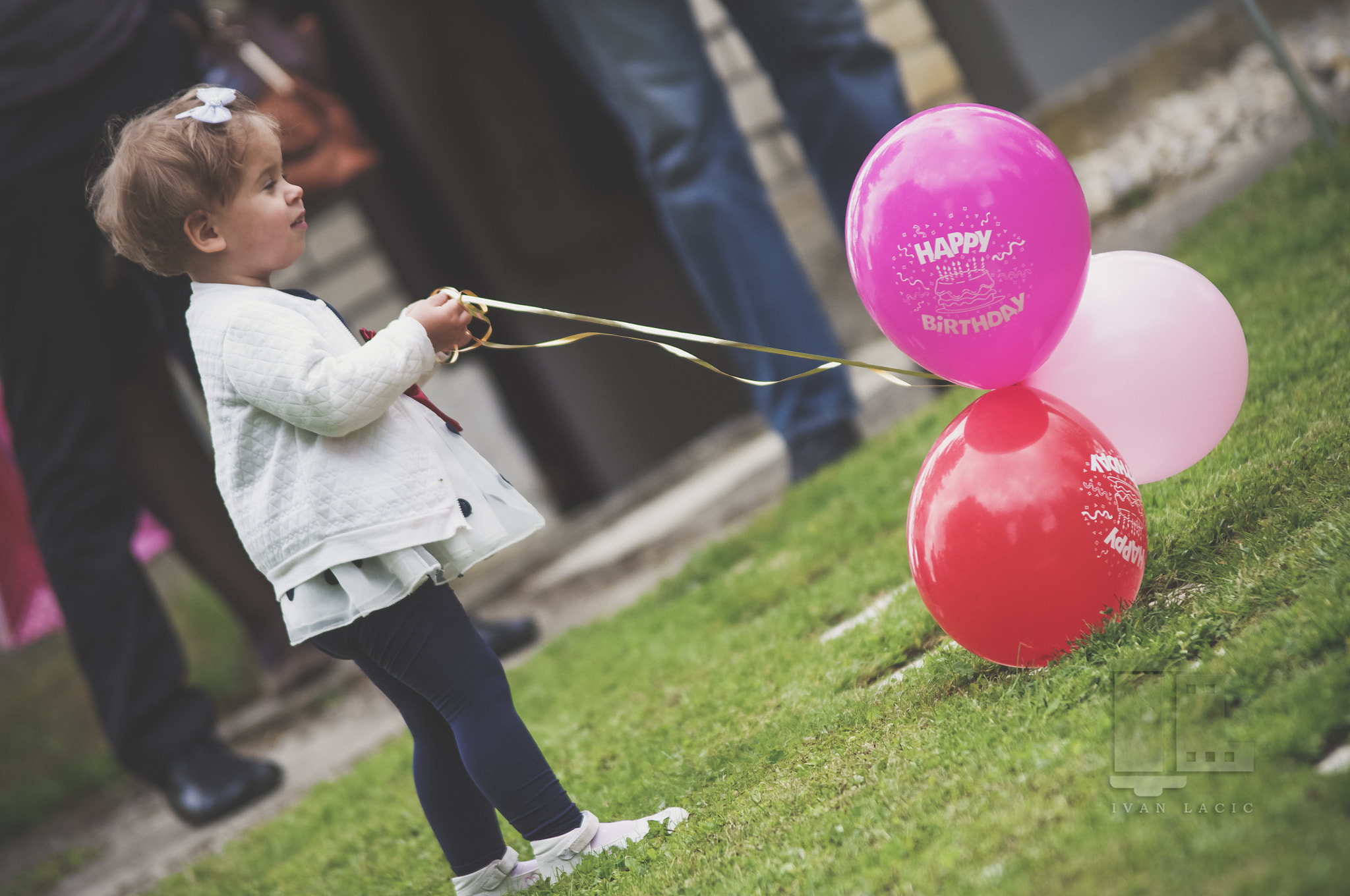 Pentax K-r sample photo. Birthday balloons photography