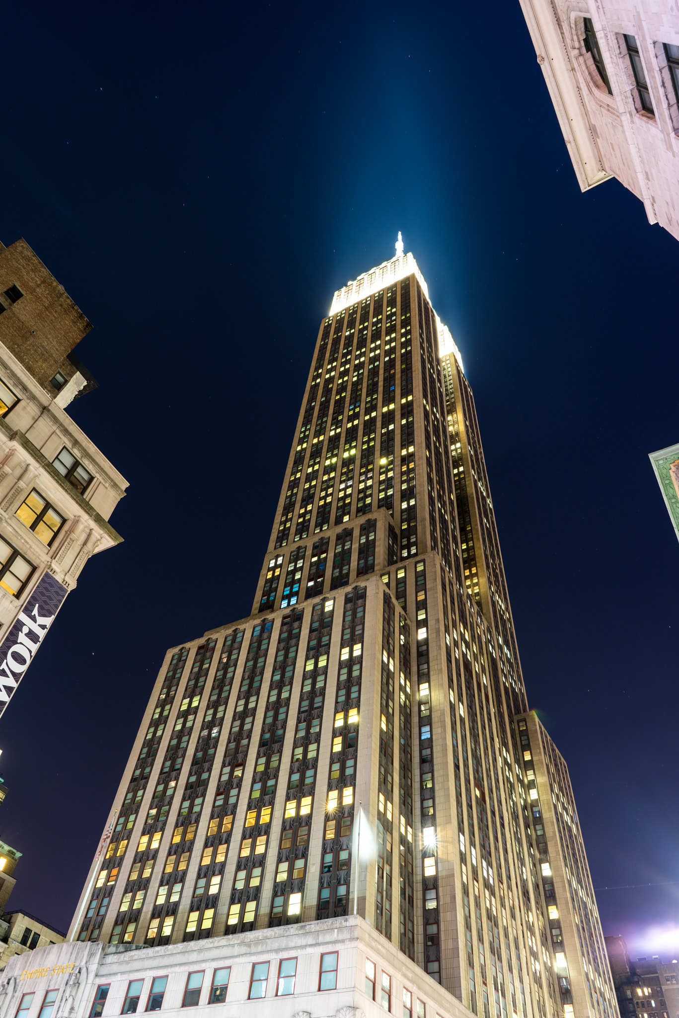 Sony a7R + ZEISS Batis 25mm F2 sample photo. Colorful empire state building photography