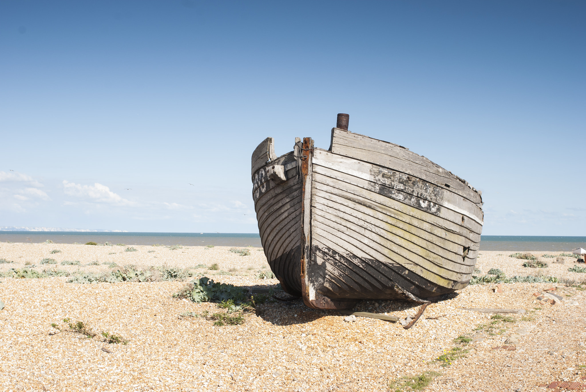 Nikon D80 + Nikon AF Nikkor 35mm F2D sample photo. Broken boat photography