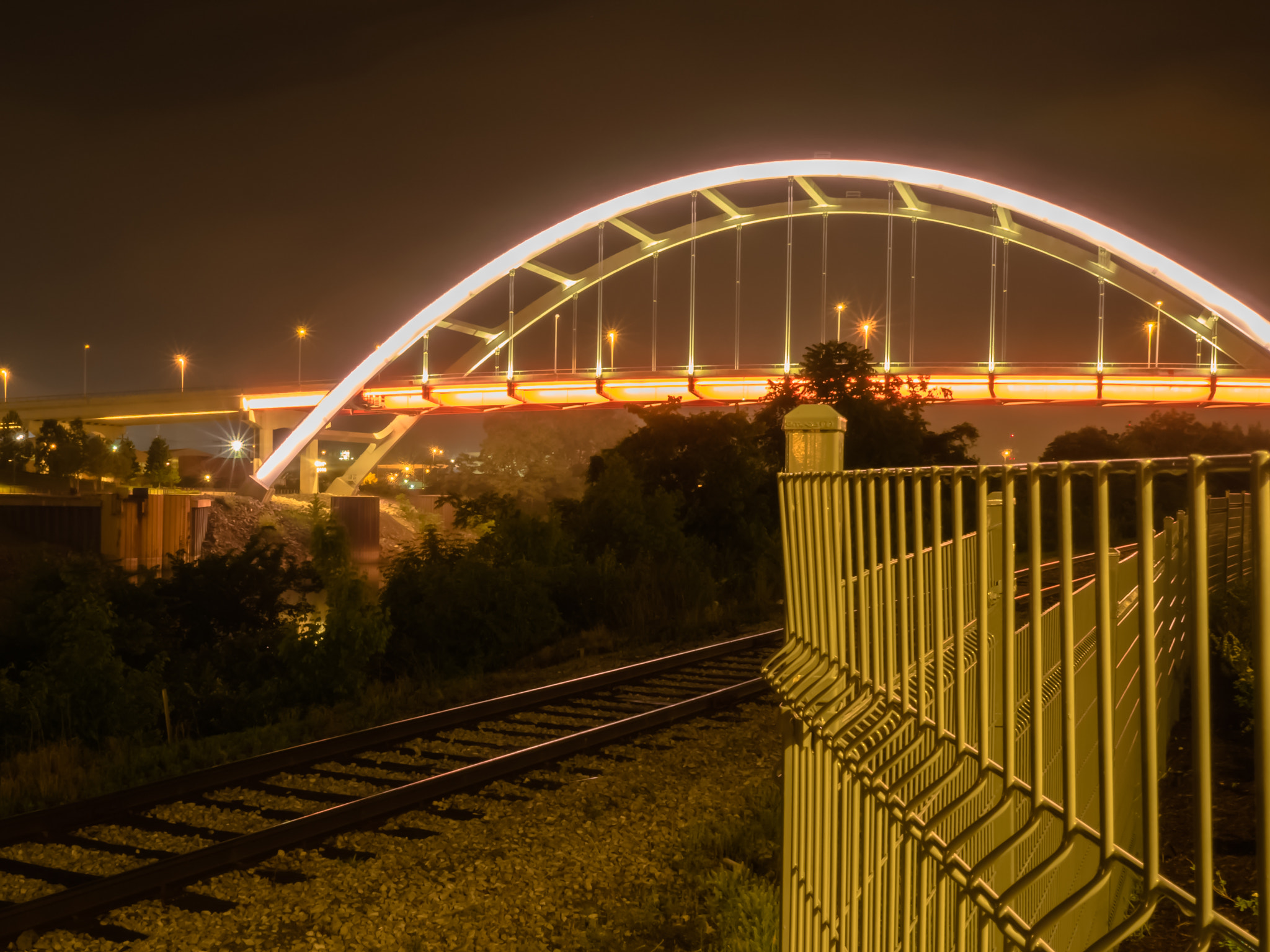 Olympus OM-D E-M5 II + Olympus M.Zuiko Digital 17mm F1.8 sample photo. Bridges of music city 2 photography