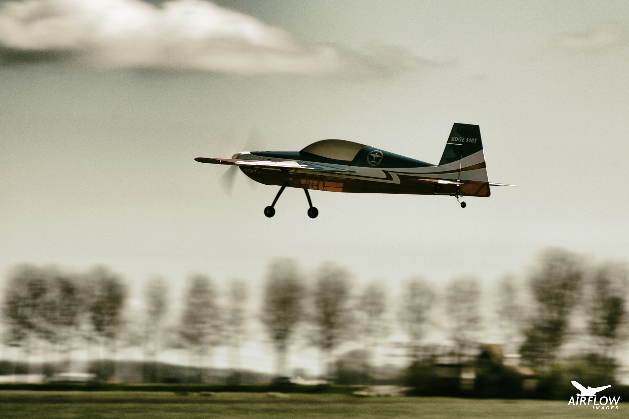 Canon EOS 750D (EOS Rebel T6i / EOS Kiss X8i) sample photo. Edge 540t flyby photography