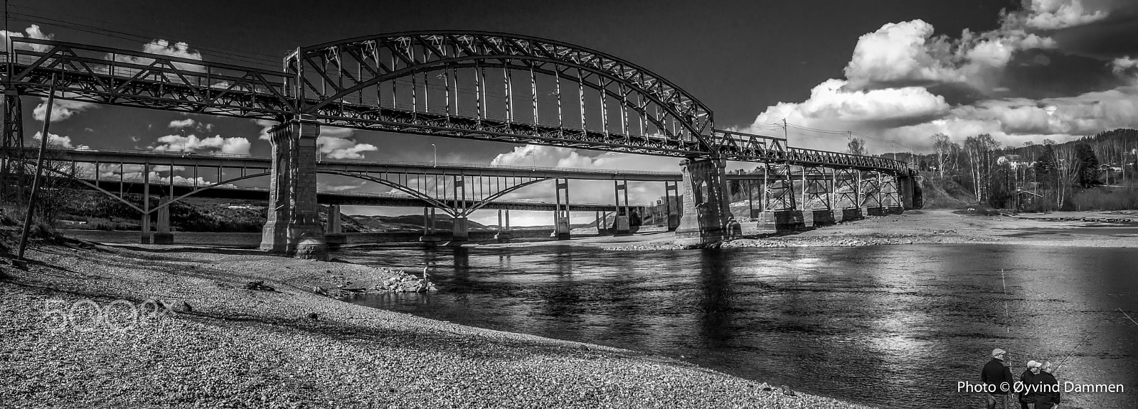 Canon EOS 450D (EOS Rebel XSi / EOS Kiss X2) sample photo. Minnesund bridges panorama b&w photography