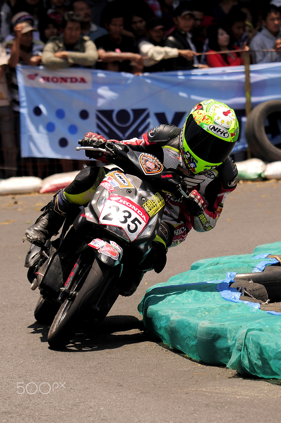 Sigma 70-200mm F2.8 EX DG Macro HSM II sample photo. Road racing photography