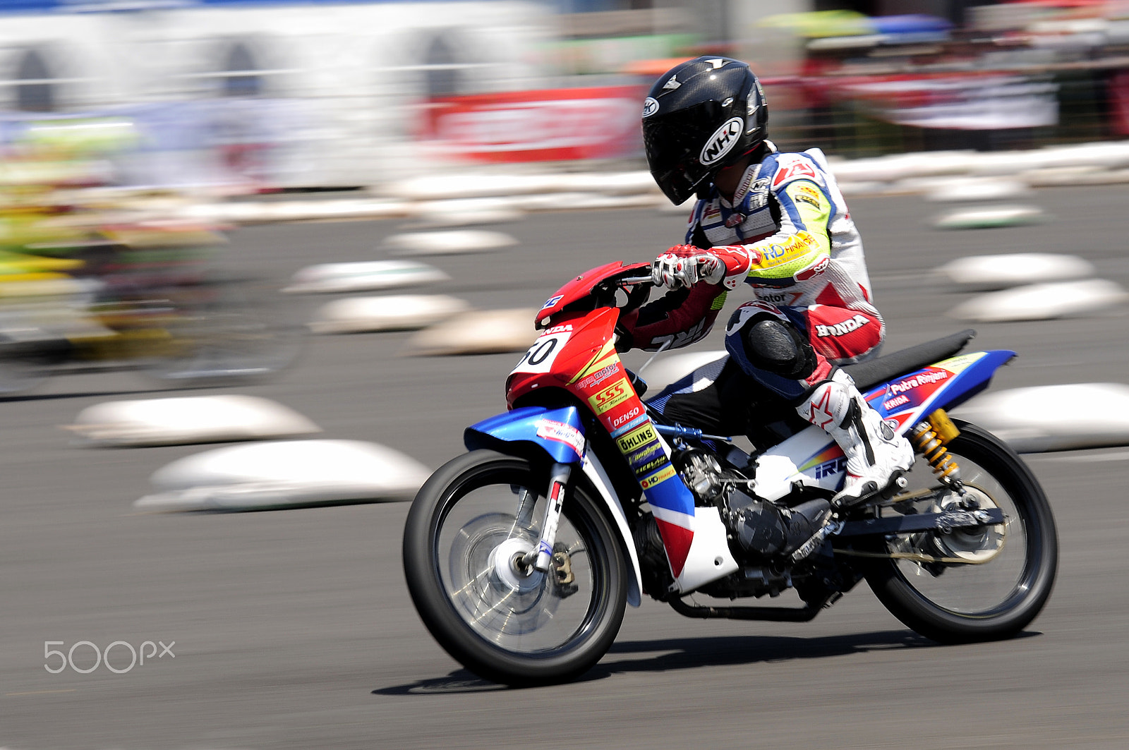 Sigma 70-200mm F2.8 EX DG Macro HSM II sample photo. Road racing photography