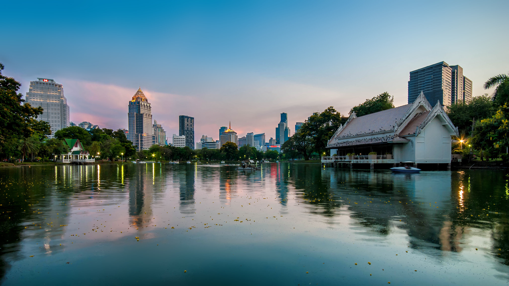 Sigma 10-20mm F4-5.6 EX DC HSM sample photo. Lumpini park at sunset, bangkok, thaialnd photography