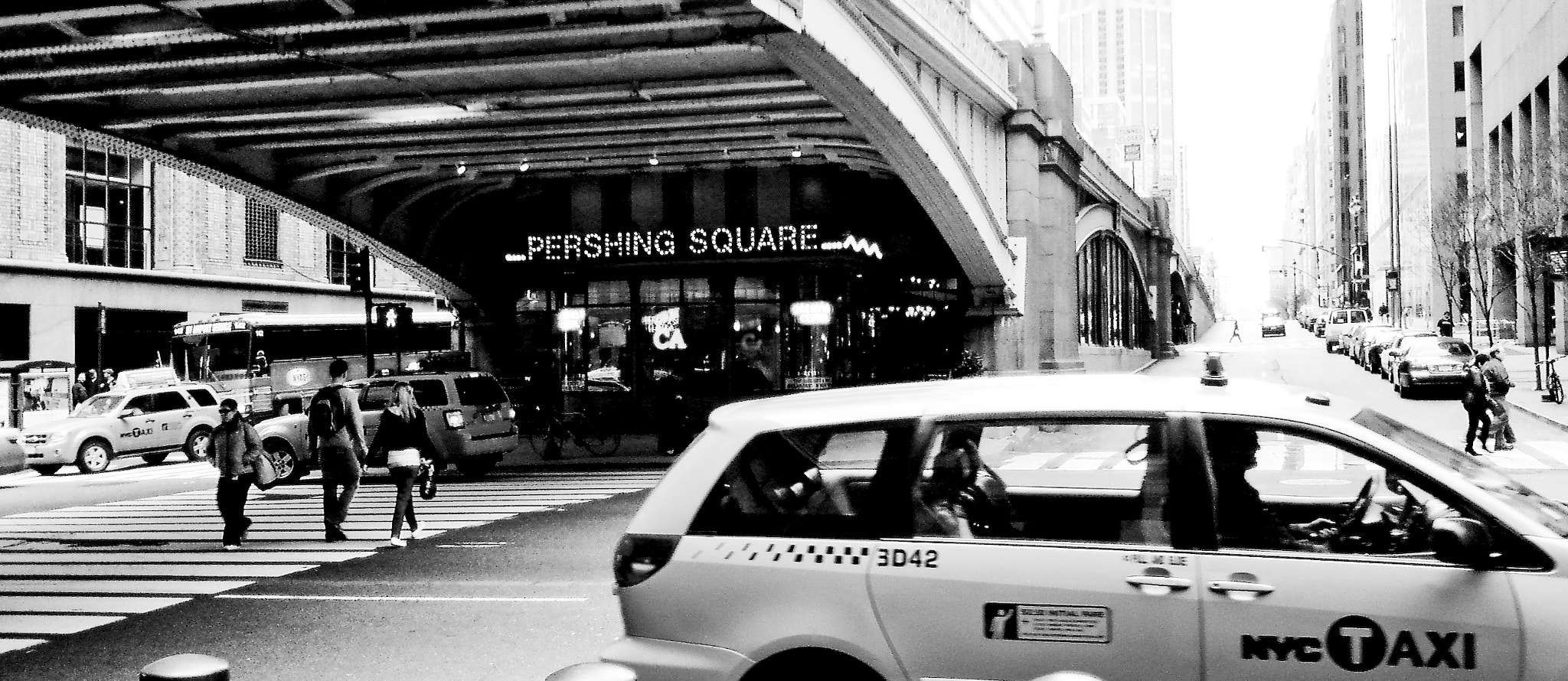 Sony Ericsson C902 sample photo. Pershing square photography