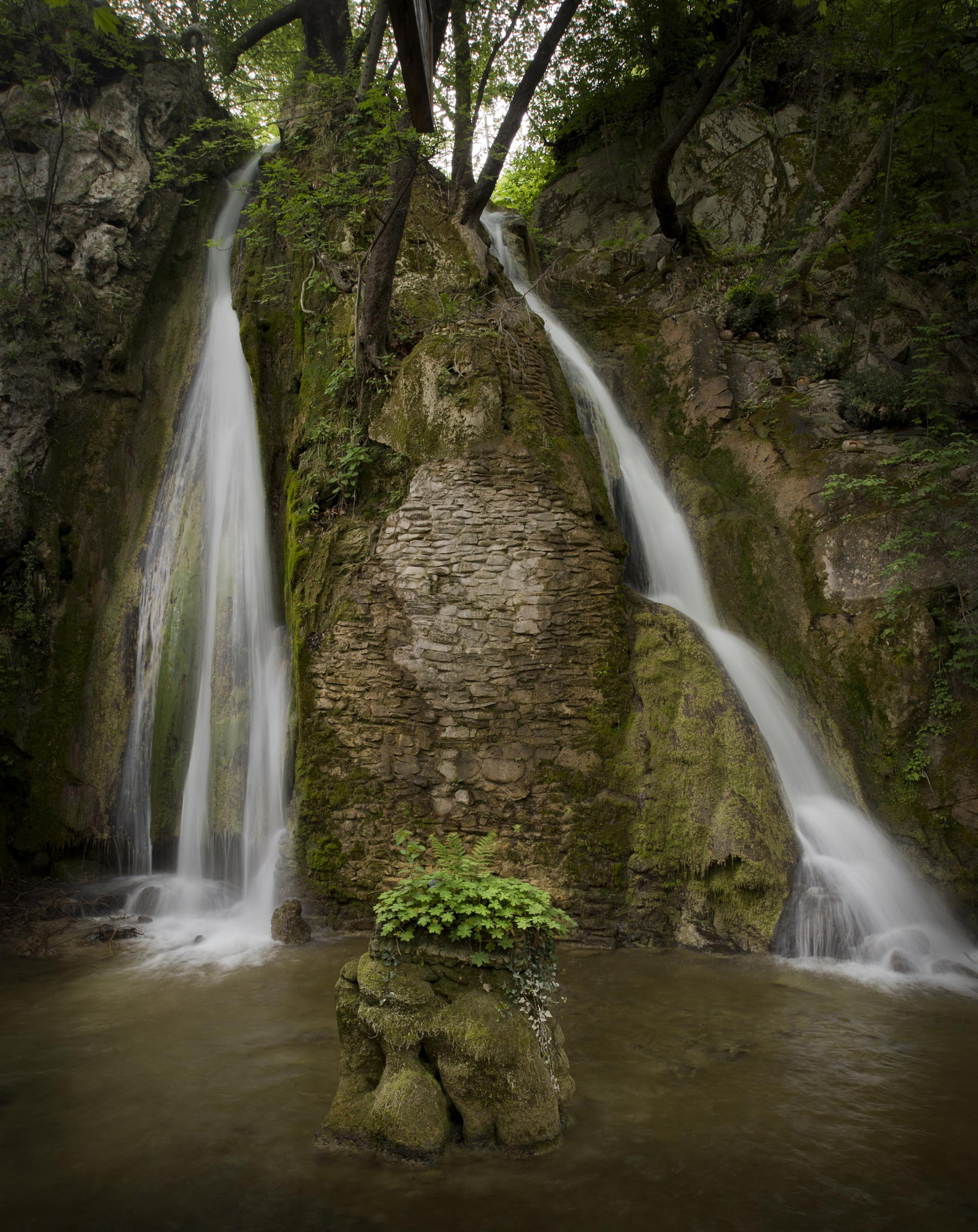 AF Zoom-Nikkor 24-120mm f/3.5-5.6D IF sample photo. Spring water photography