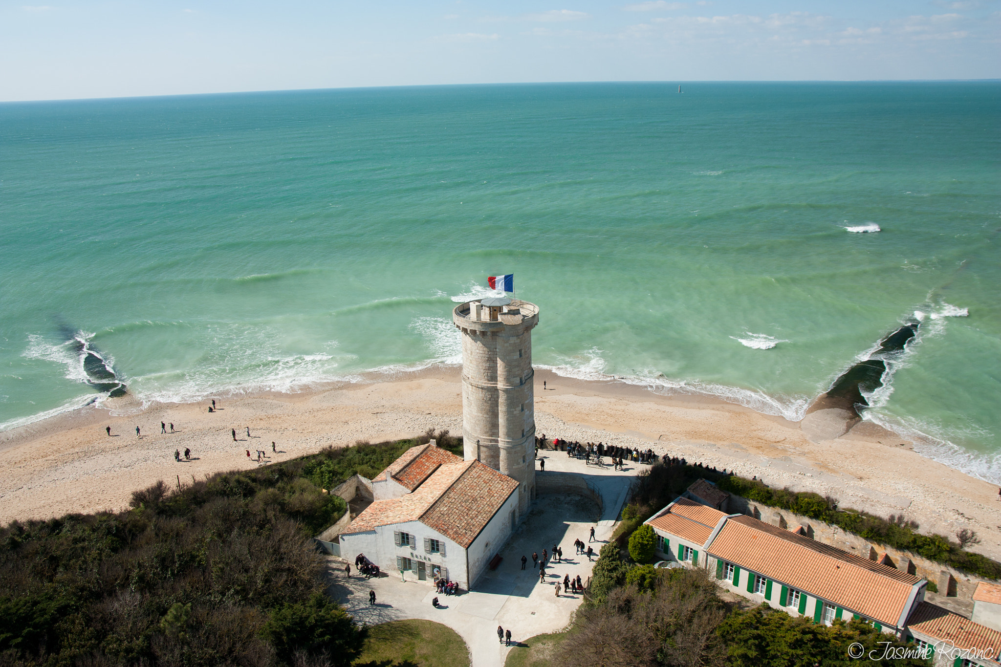 Sigma 17-70mm F2.8-4 DC Macro OS HSM sample photo. En haut du phare des baleines photography