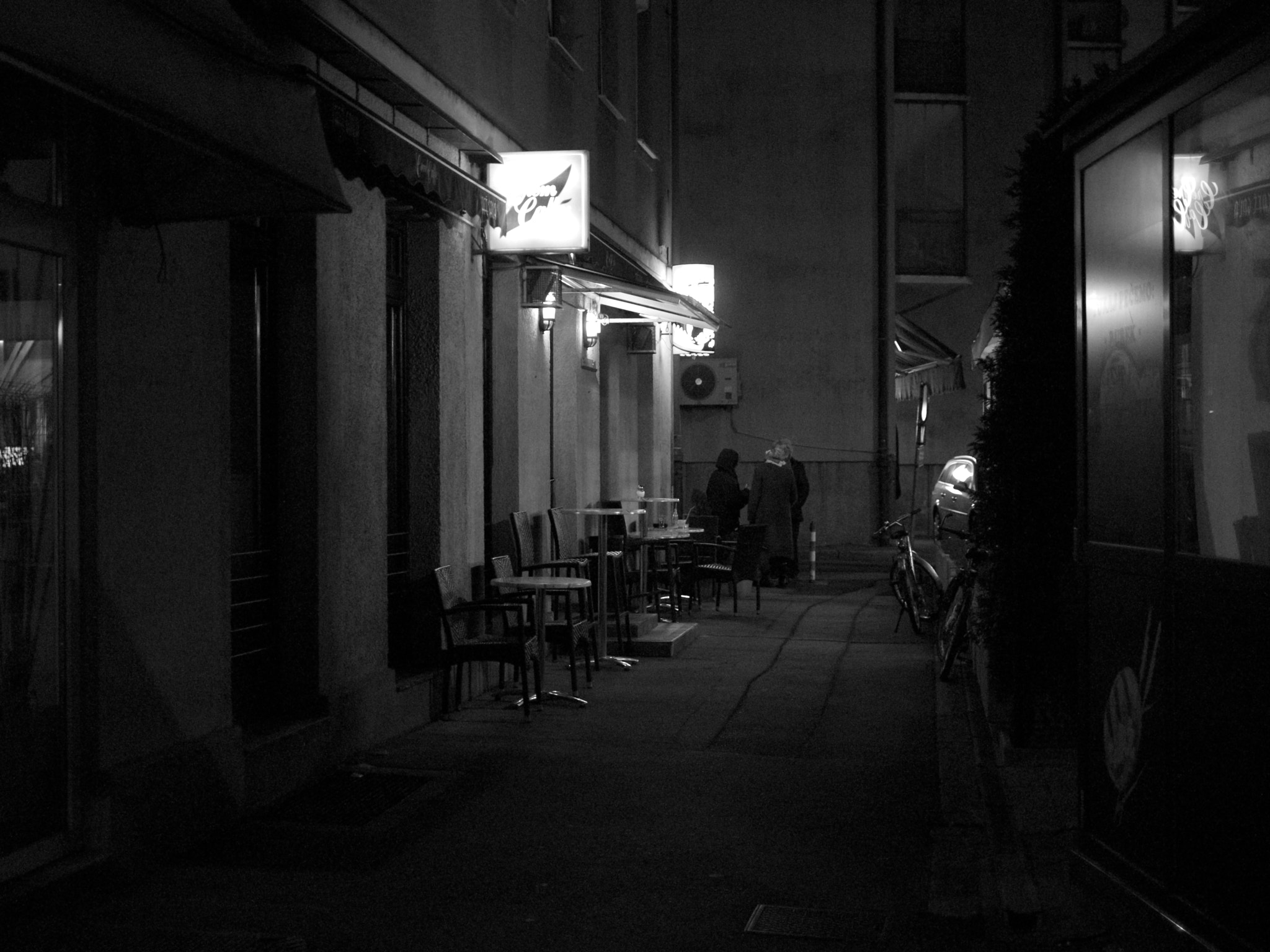 Olympus E-30 + Panasonic Leica D Summilux Asph 25mm F1.4 sample photo. Maribor, slovenia at night photography