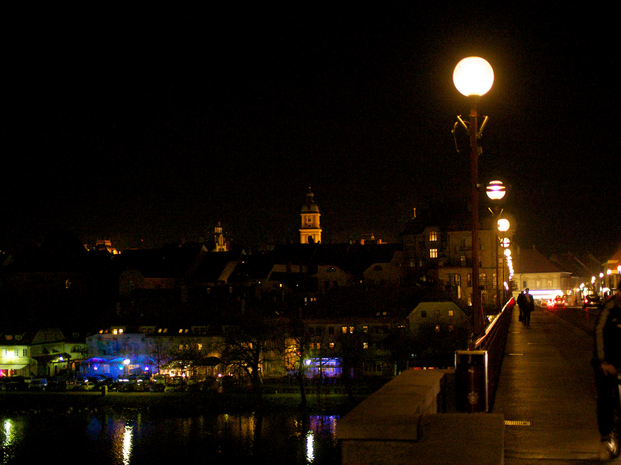 Olympus E-30 + Panasonic Leica D Summilux Asph 25mm F1.4 sample photo. Maribor, slovenia at night photography