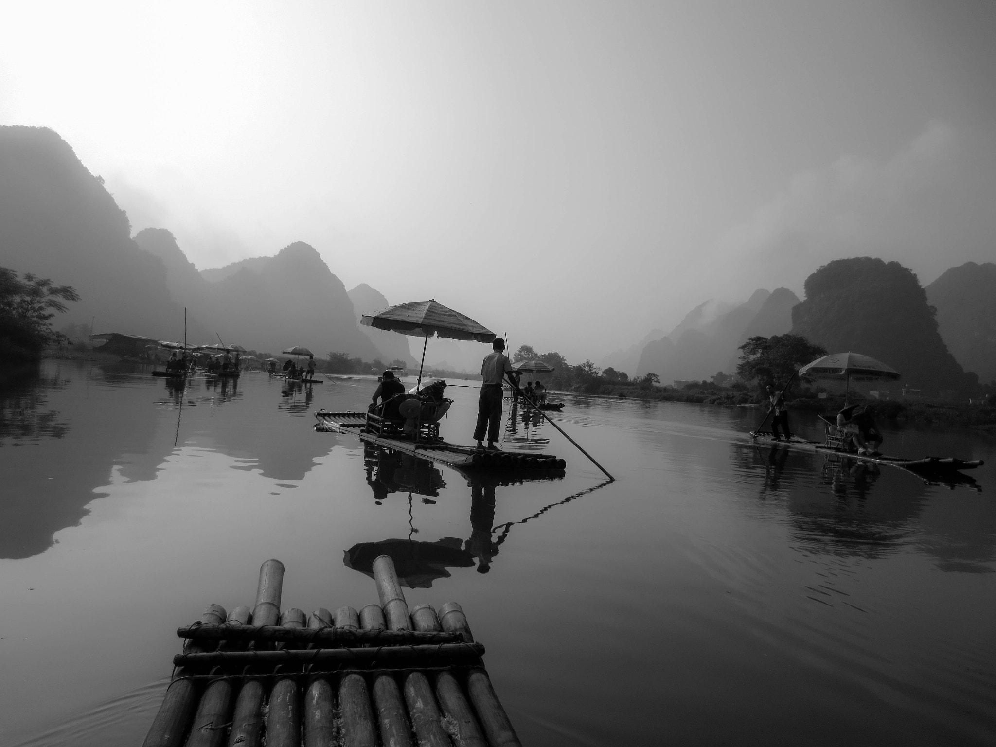 Canon PowerShot ELPH 110HS (PowerShot IXUS 125 HS) sample photo. Floating on the li jiang river photography