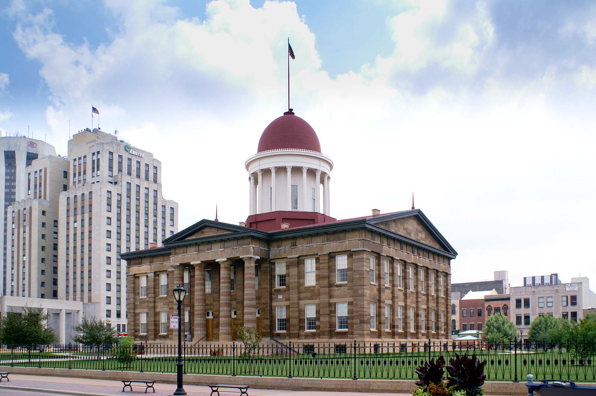 KONICA MINOLTA MAXXUM 5D sample photo. Historic court house in springfield, il photography