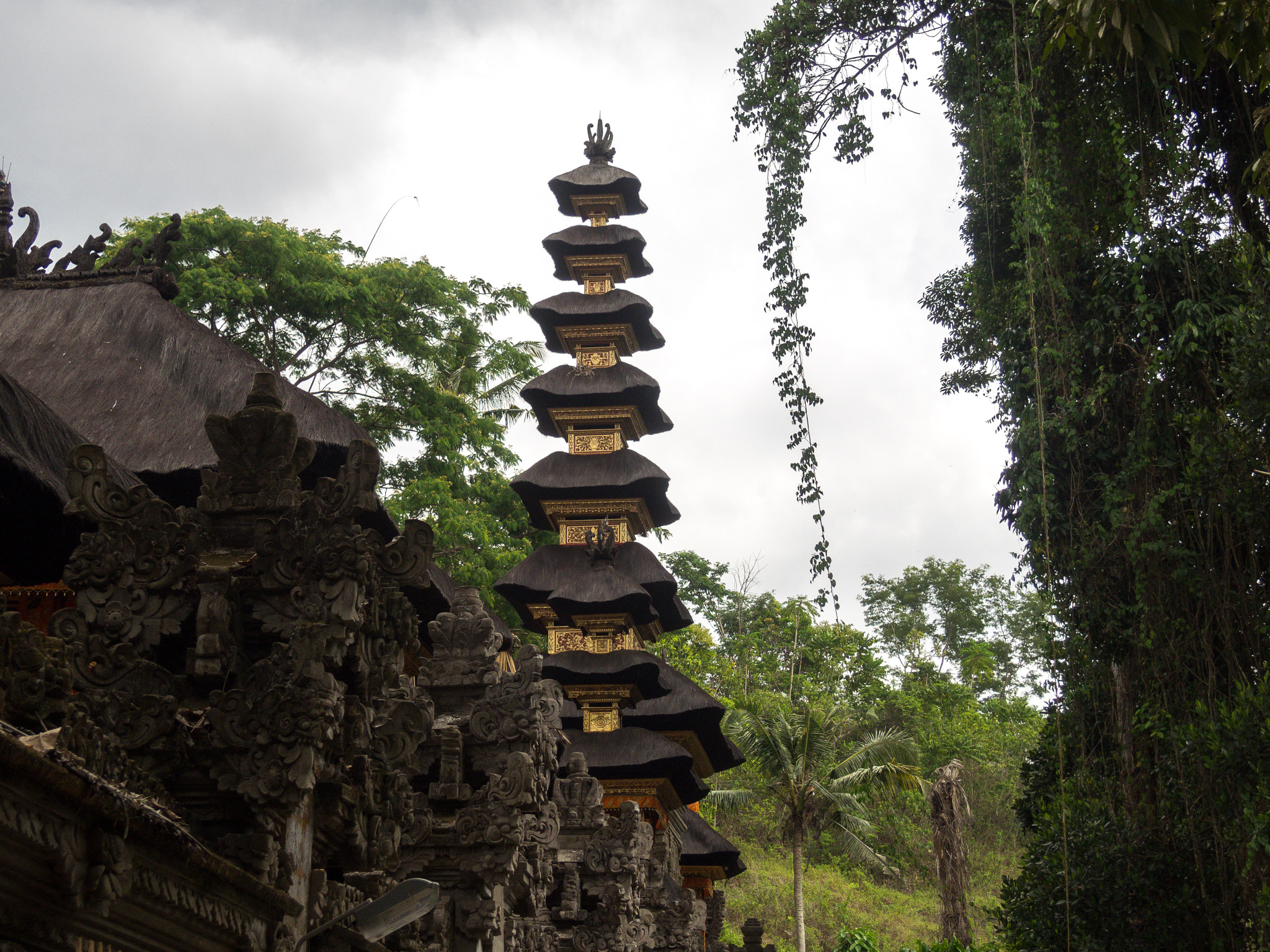 Olympus M.Zuiko Digital 14-42mm F3.5-5.6 II R sample photo. Payogan agung gunung lebah tower photography