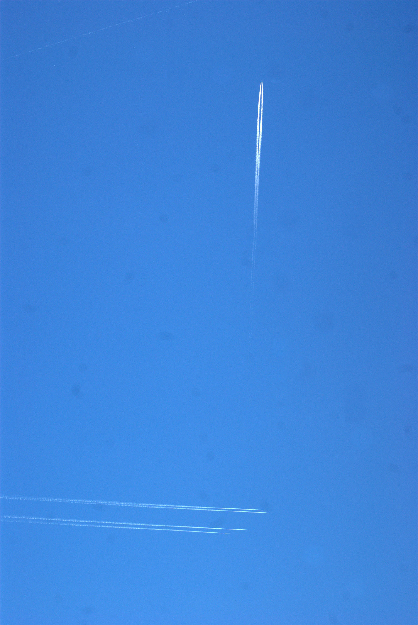 Minolta AF 70-210mm F4.5-5.6 [II] sample photo. Planes photography