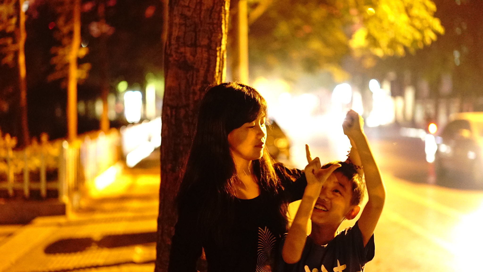 Sony a7S + Sony Sonnar T* FE 55mm F1.8 ZA sample photo. Loving stare photography