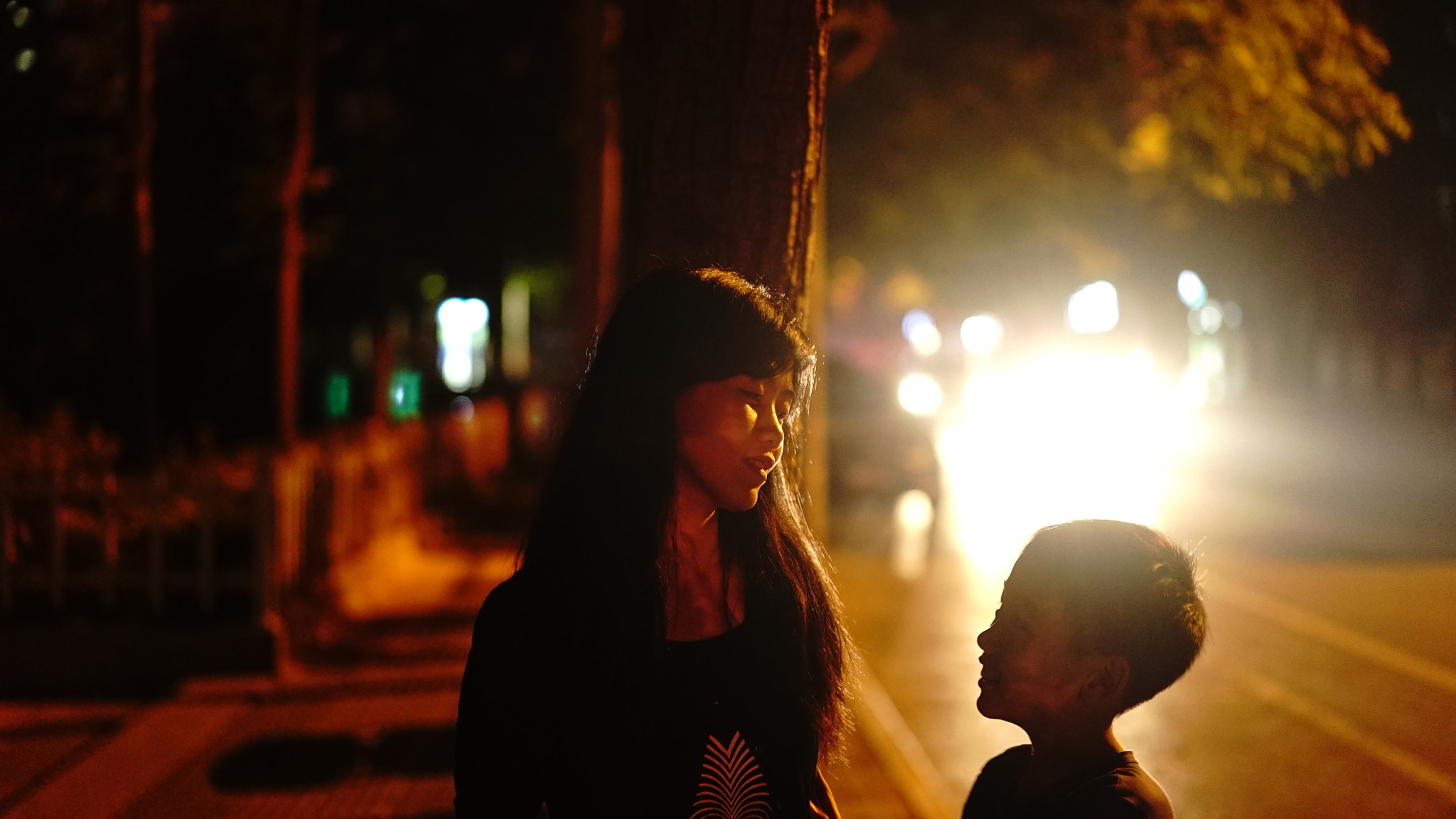 Sony a7S + Sony Sonnar T* FE 55mm F1.8 ZA sample photo. Loving stare photography