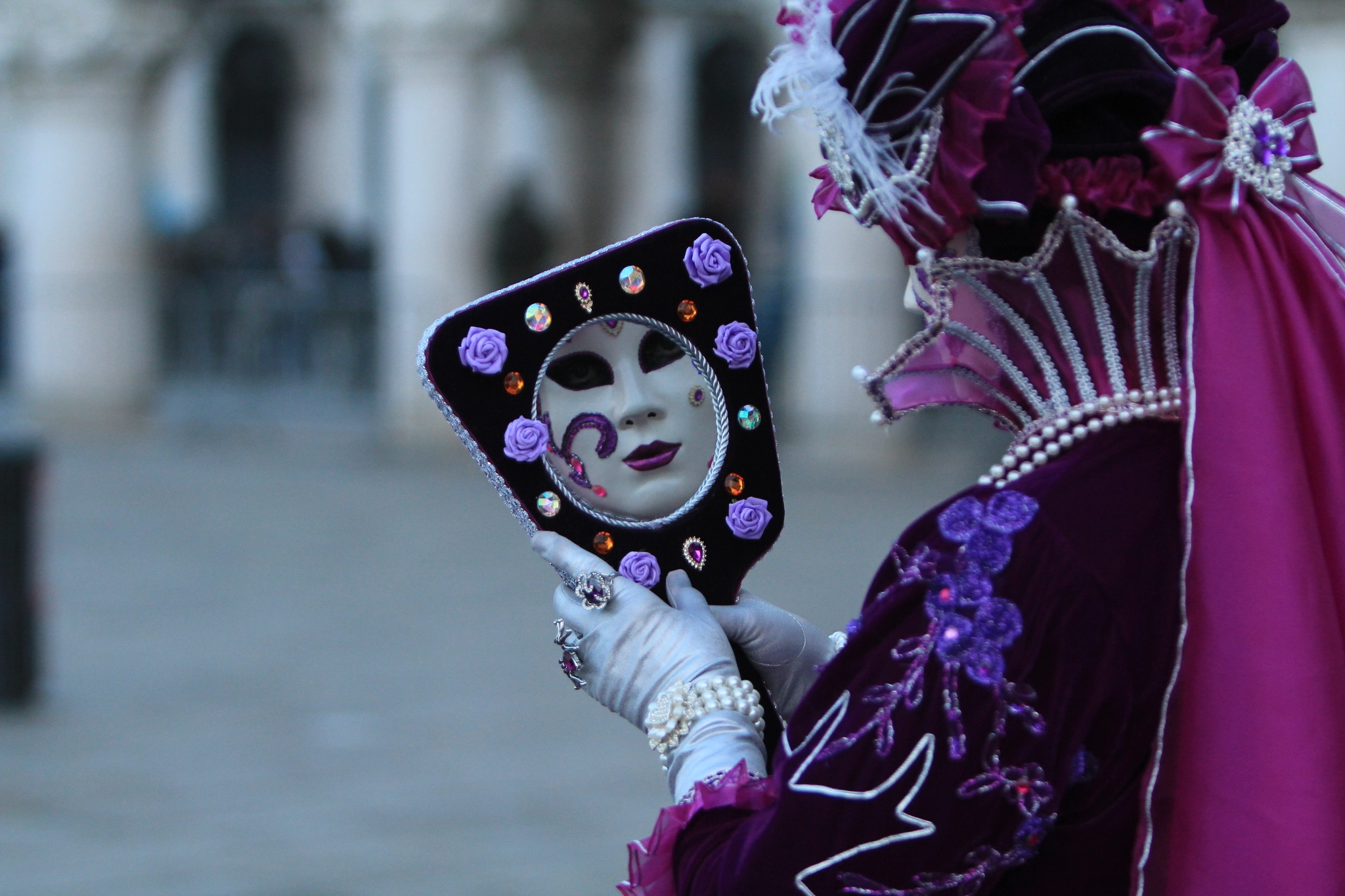 Canon EOS 550D (EOS Rebel T2i / EOS Kiss X4) + Canon EF 70-200mm F2.8L IS USM sample photo. #70 venetian carnival photography