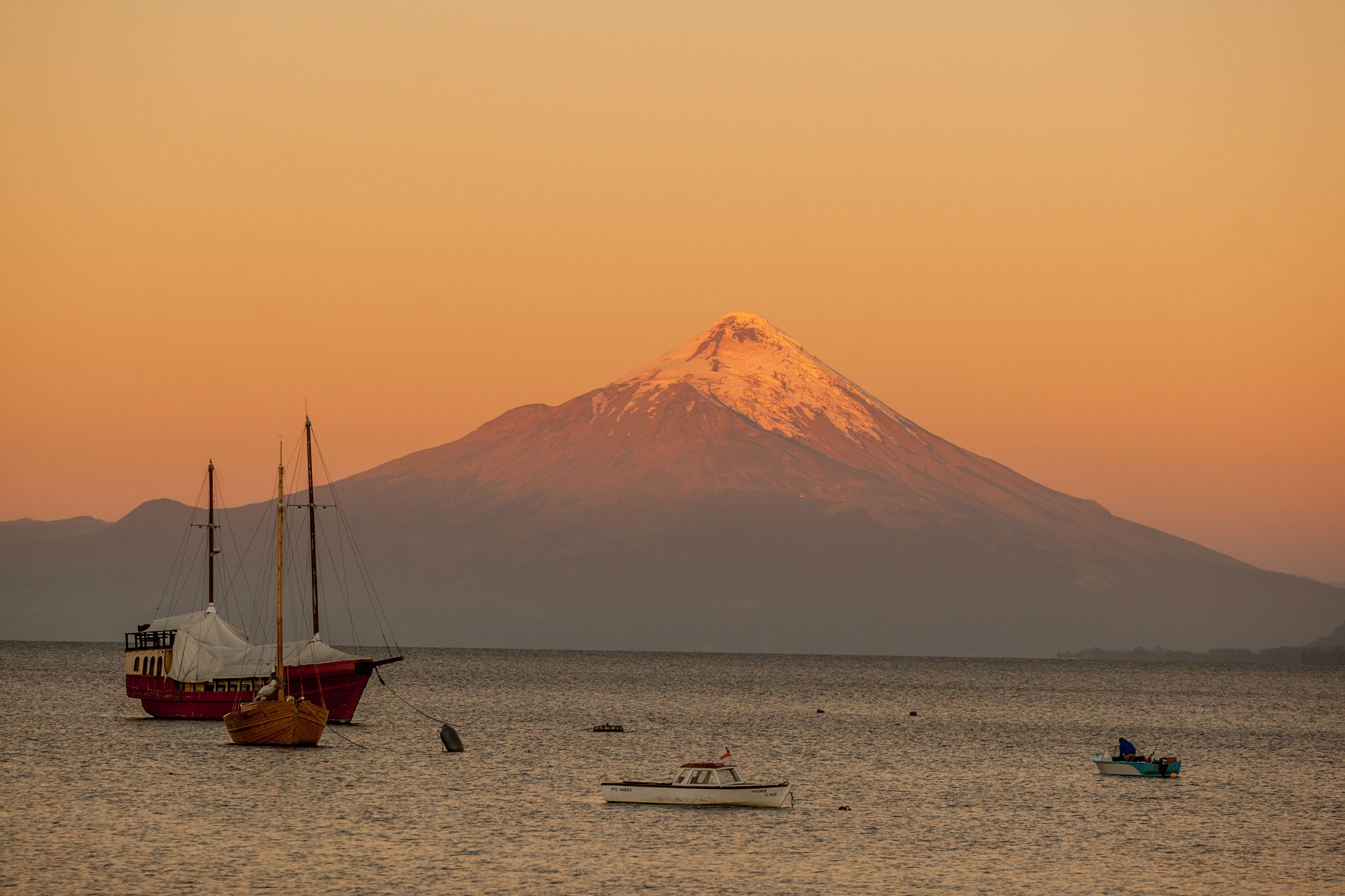 Canon EOS-1D Mark III + Canon EF 70-200mm F2.8L USM sample photo. Volcán osorno photography