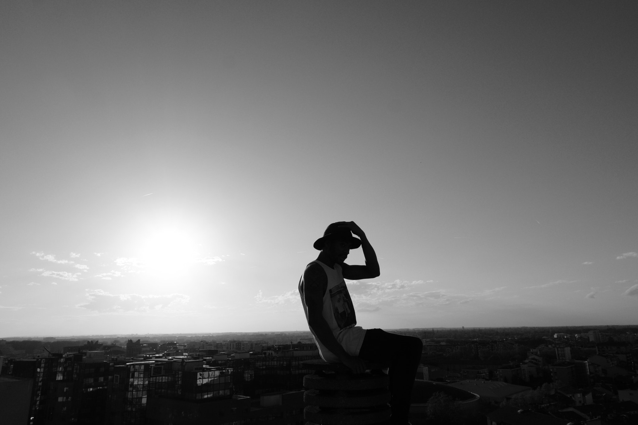 NX 16mm F2.4 sample photo. Rooftop chill session photography