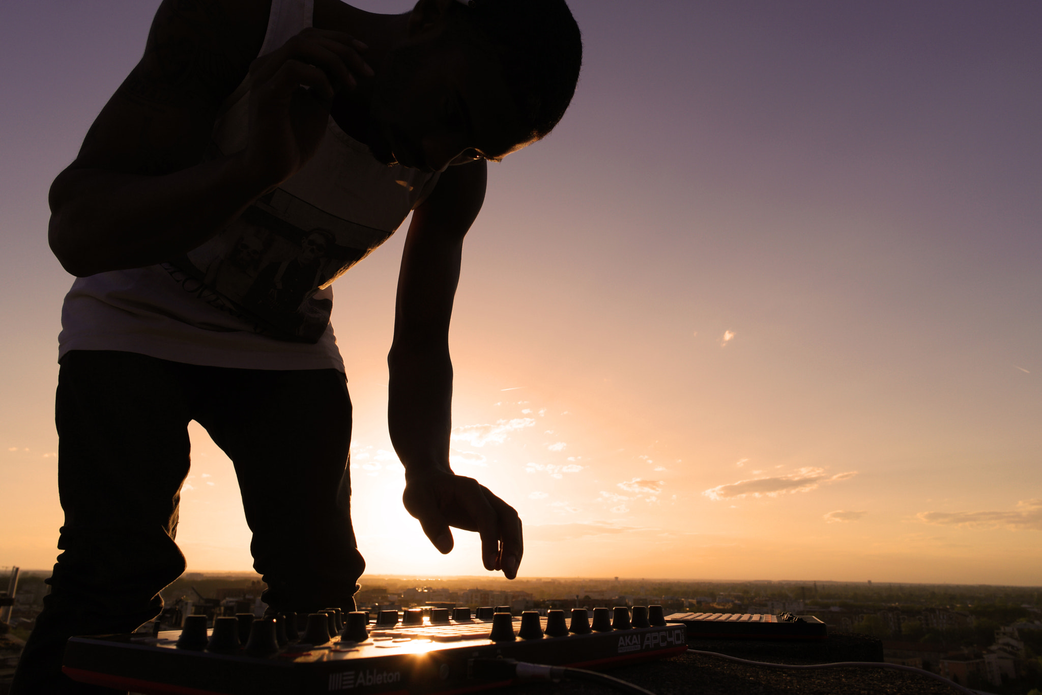 NX 16mm F2.4 sample photo. Rooftop chill session photography