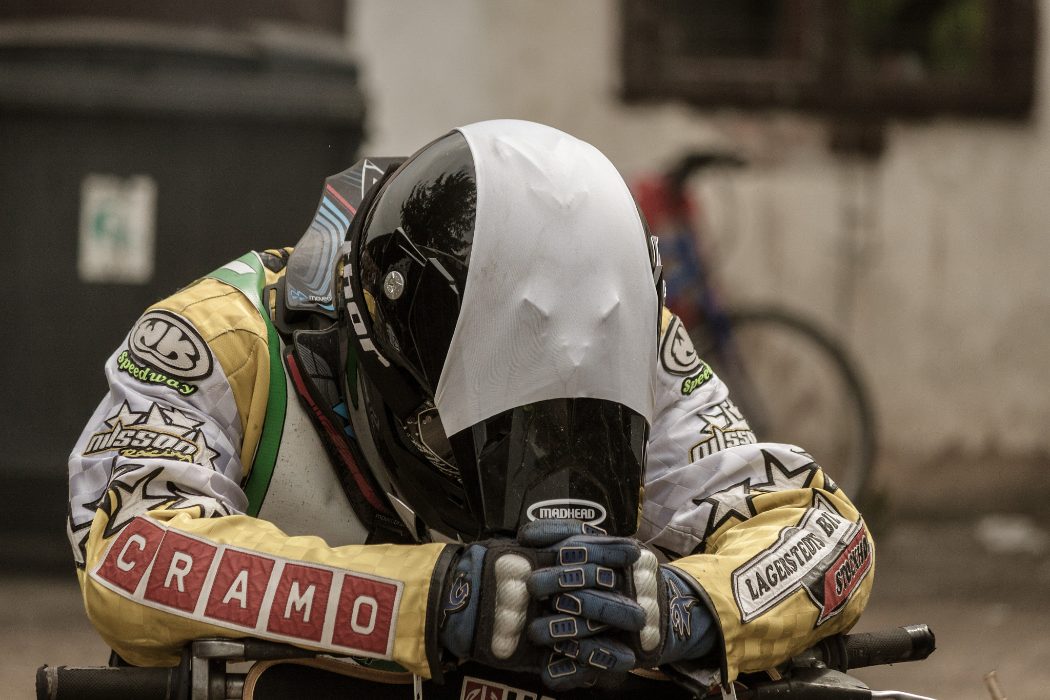 Canon EF-S 55-250mm F4-5.6 IS II sample photo. Praying for winning photography