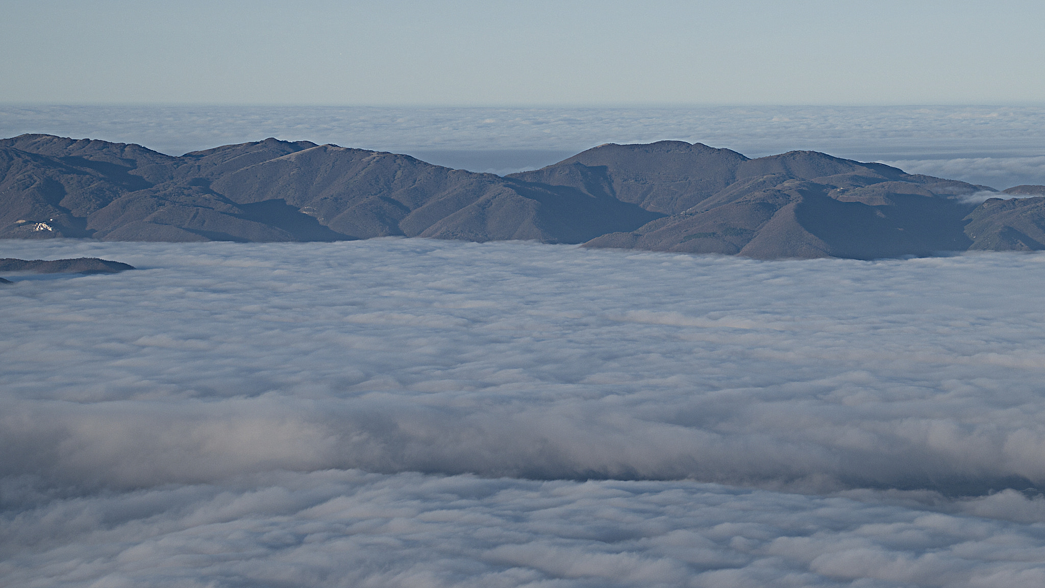 Pentax smc DA 18-270mm F3.5-6.3 ED SDM sample photo. Mountains in the clouds photography